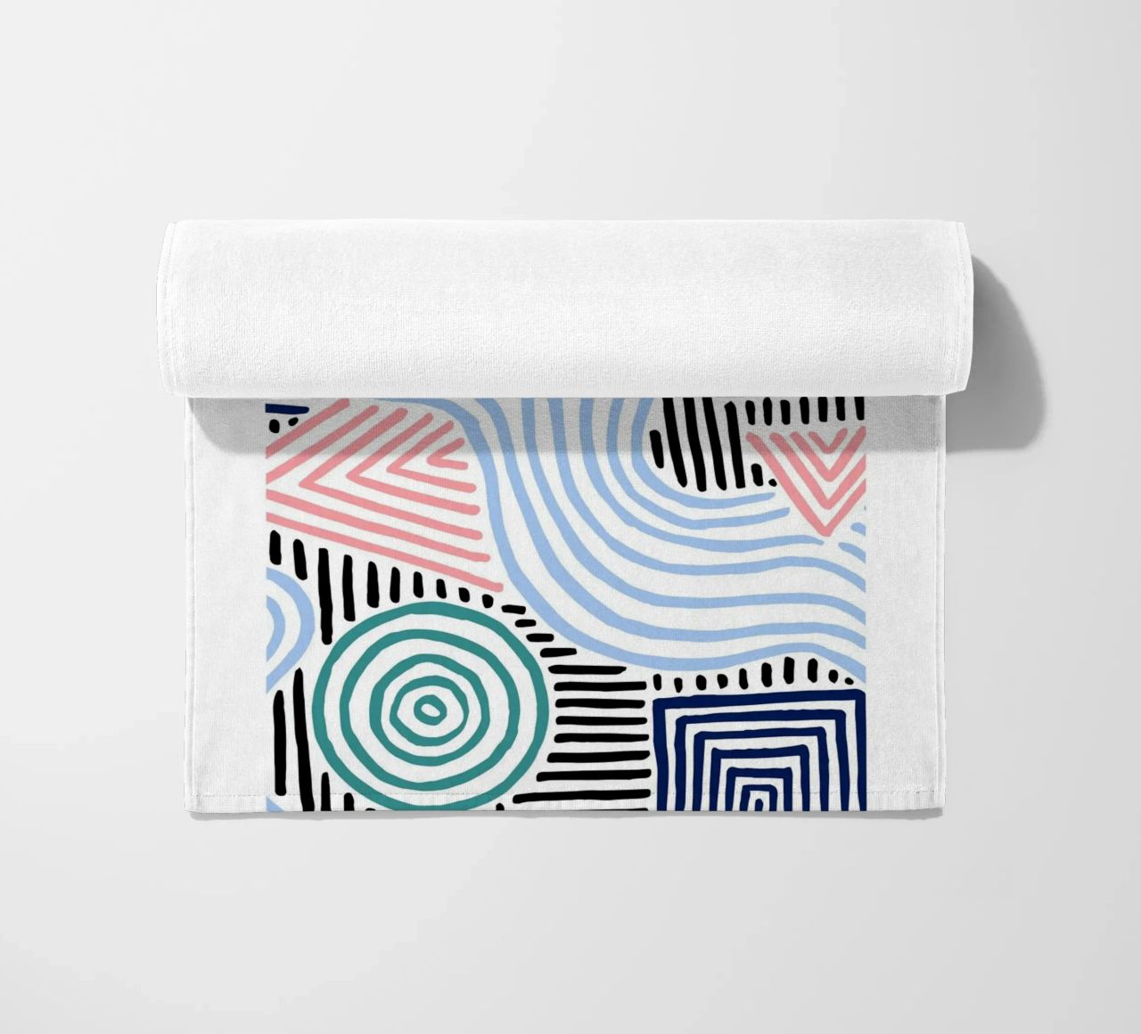 Freeform Abstract: linee e forme disegnate a mano, tendenza moderna A telo mare da NorwesClub