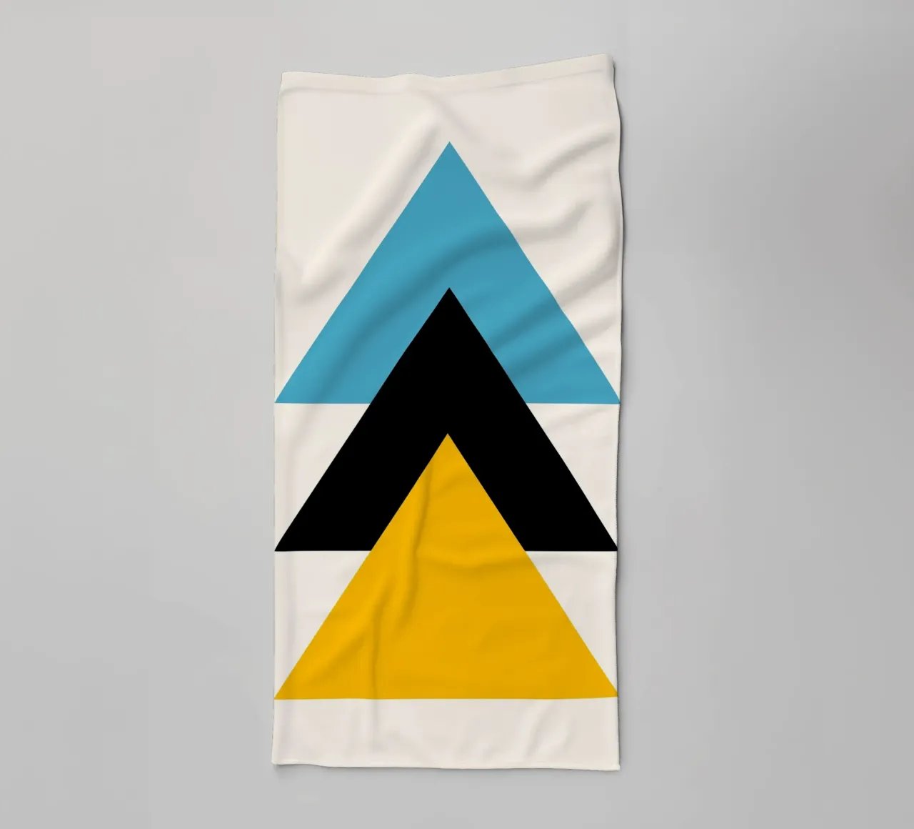 Ascension minimaliste : Triangles géométriques, Bleu Noir Jaune Ar serviette de bain de NorwesClub
