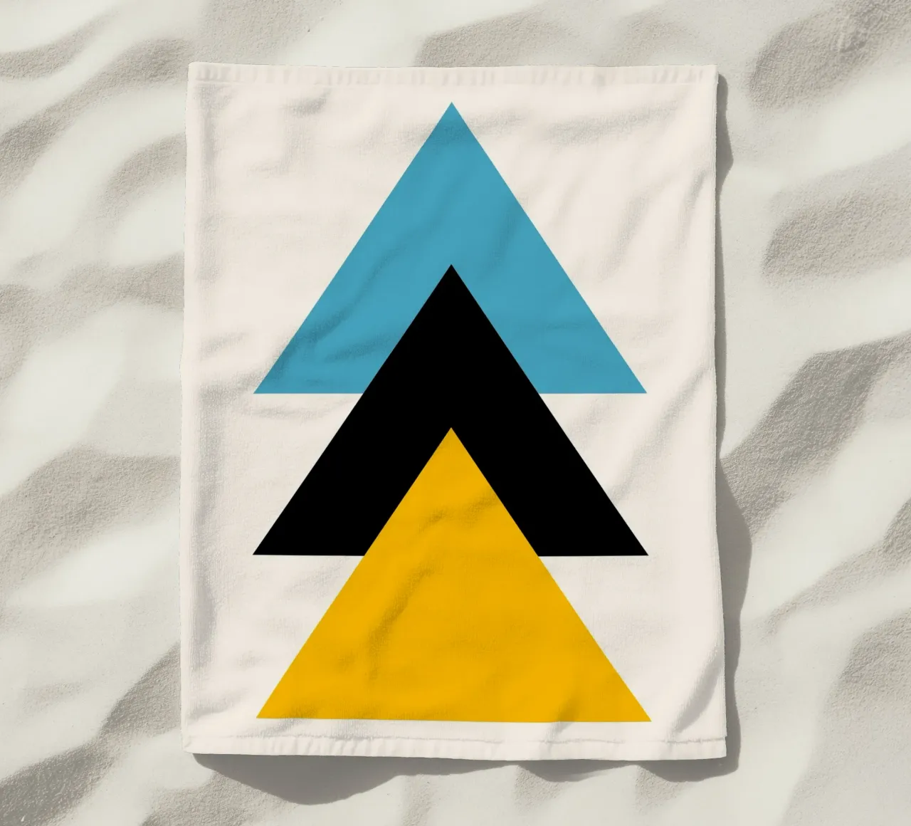 Ascension minimaliste : Triangles géométriques, Bleu Noir Jaune Ar serviette de plage de NorwesClub