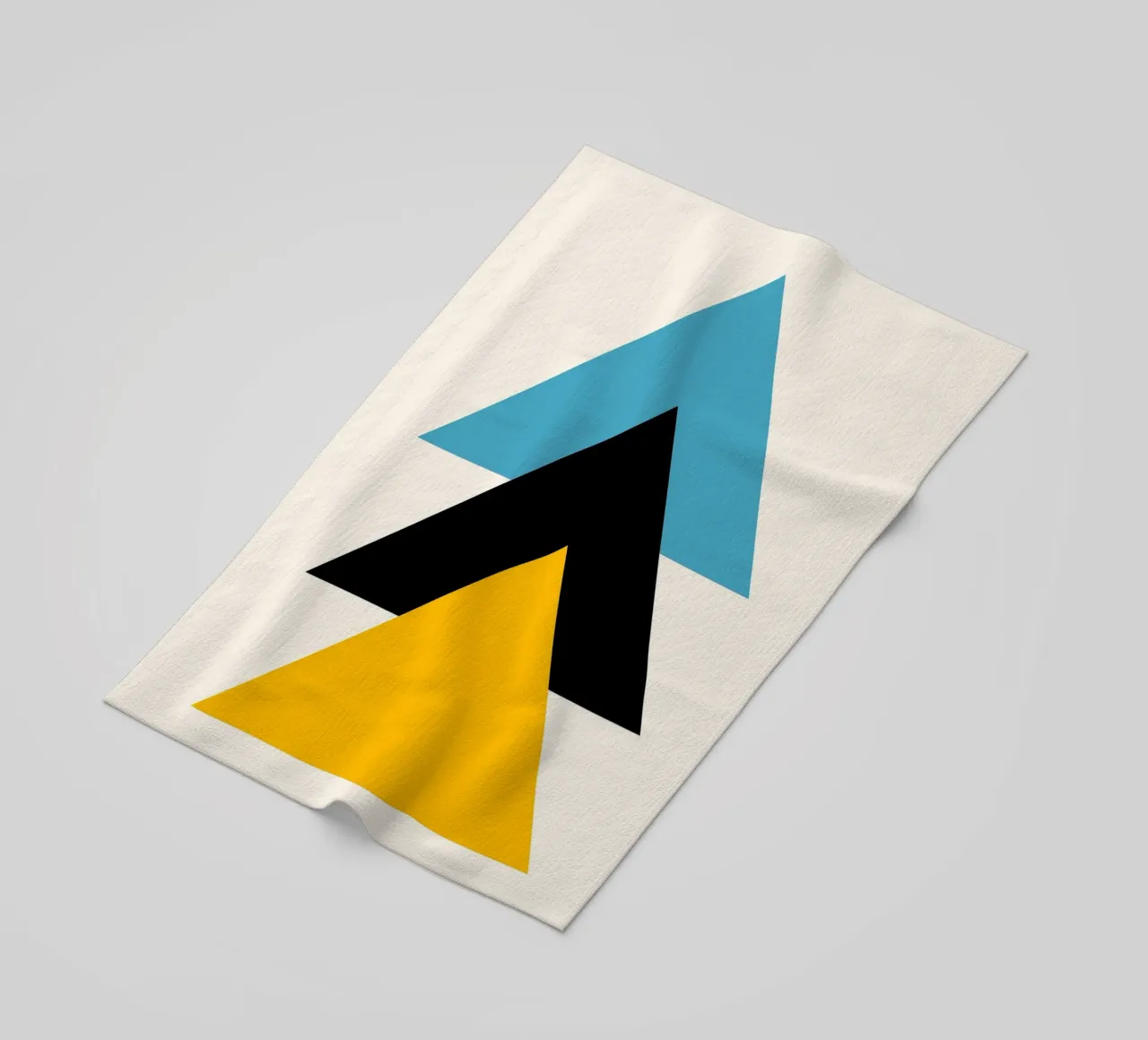 Ascension minimaliste : Triangles géométriques, Bleu Noir Jaune Ar serviette de plage de NorwesClub