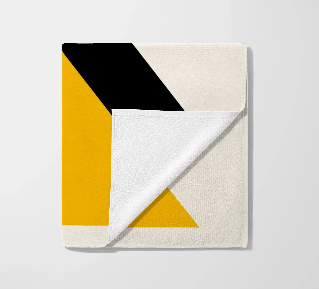 Ascension minimaliste : Triangles géométriques, Bleu Noir Jaune Ar serviette de plage de NorwesClub