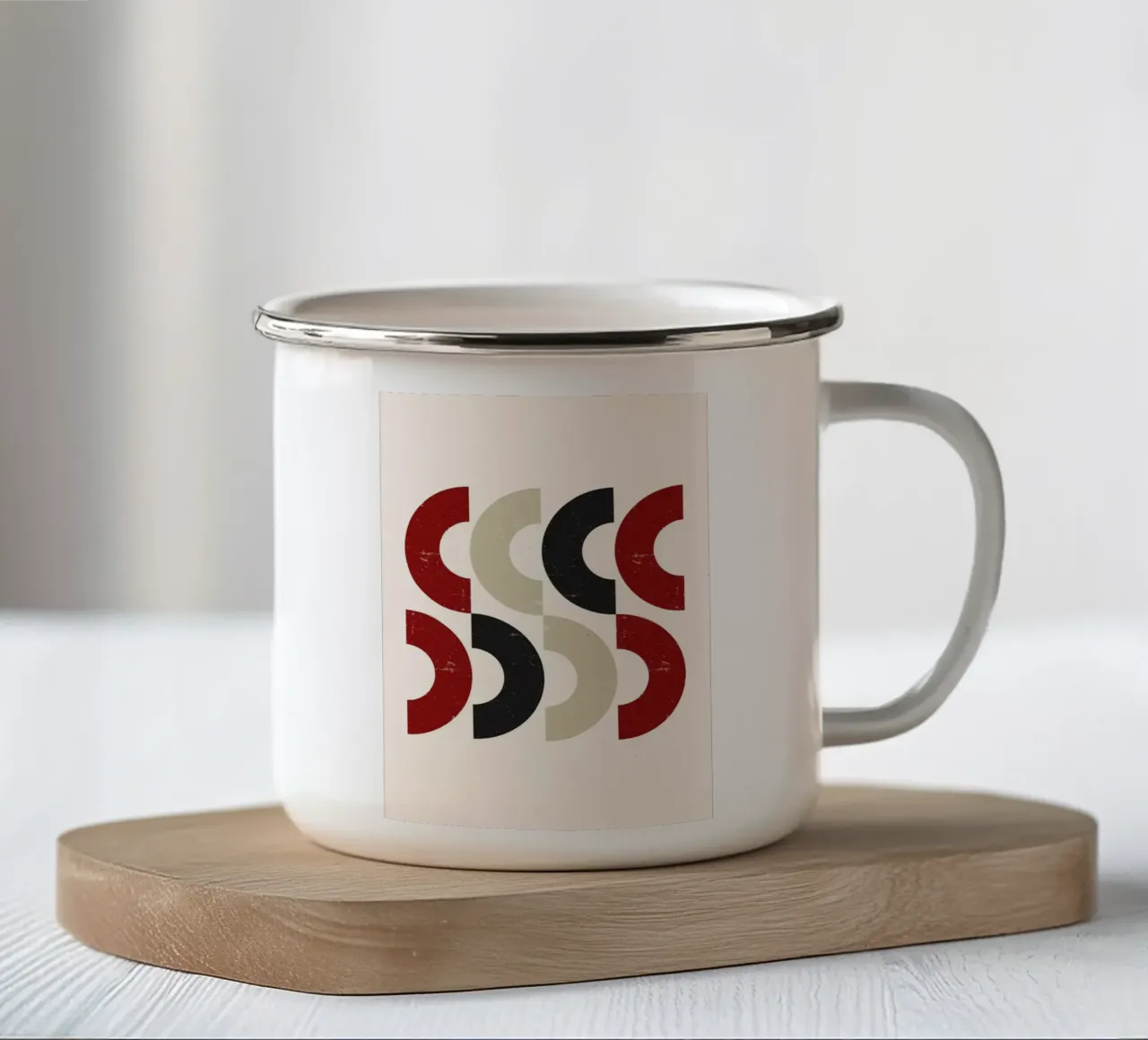 Archi strutturati: Arte geometrica astratta, rossa, nera e beige tazza in smalto da NorwesClub