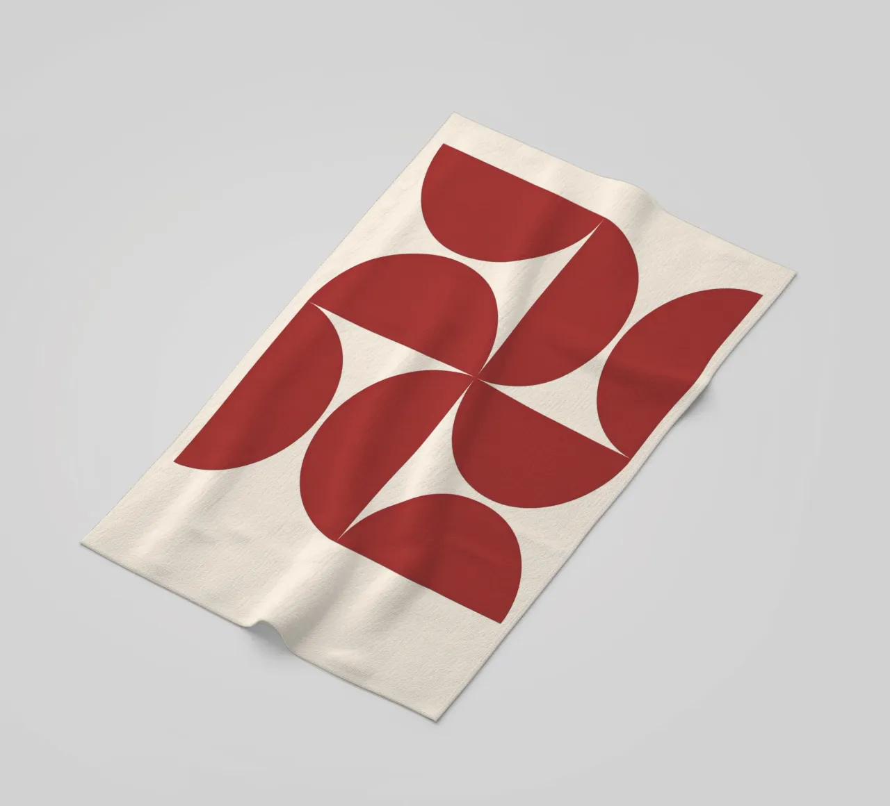 Arcos Rojo Rubí: Arte geométrico, abstracto y de tendencia de mediados de siglo toalla de playa de NorwesClub