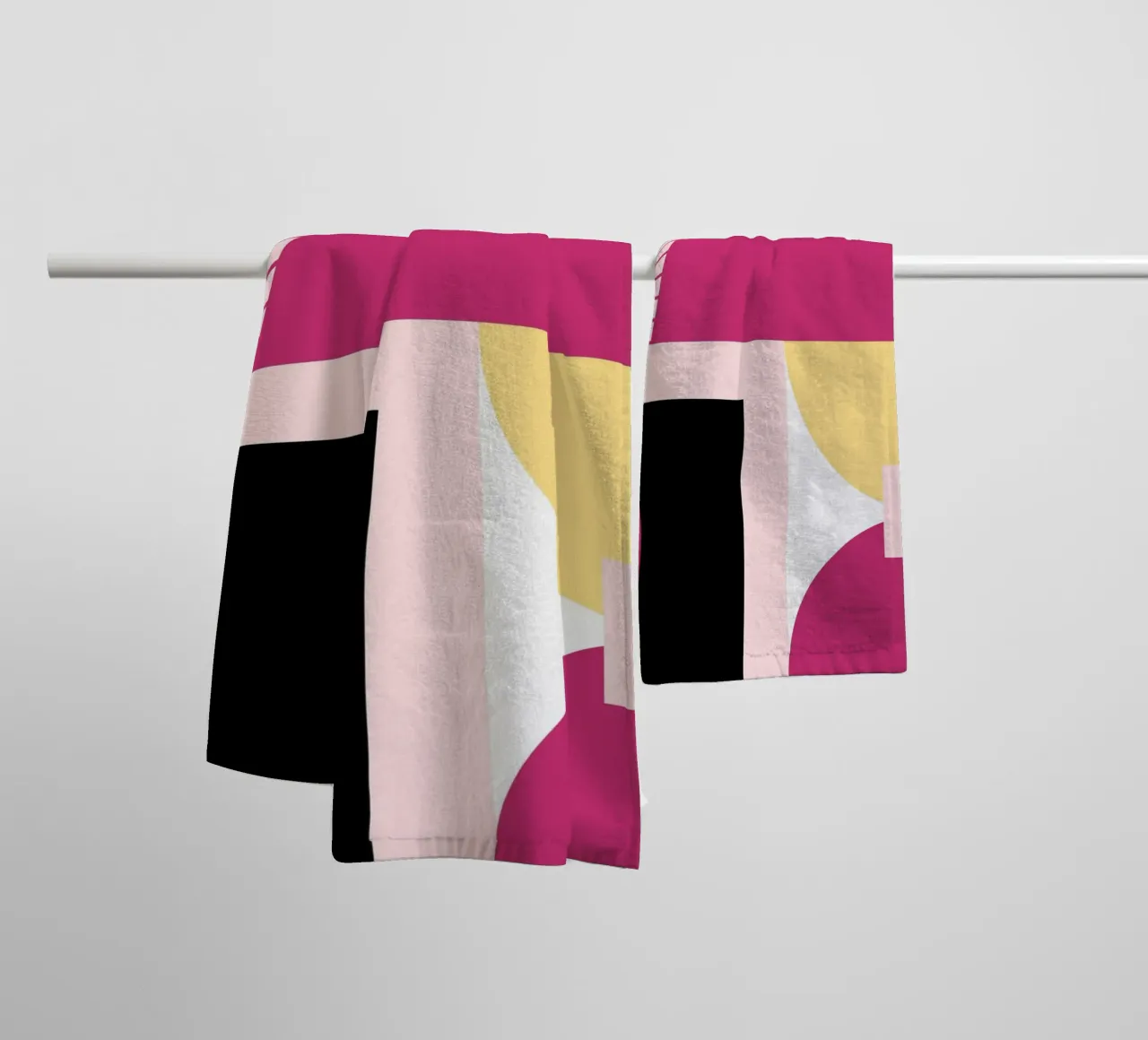 Geometric Pop: Roze & Zwart Abstract, Moderne Trend Kunstdruk badhanddoek van NorwesClub