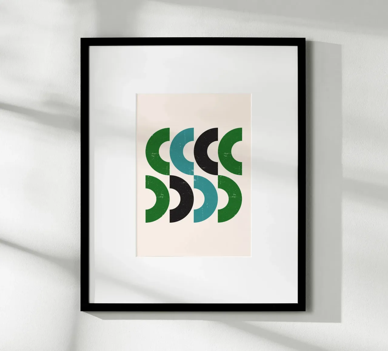 Mid-eeuwse bogen: Geometrische abstracte, groen groenblauw & zwarte kunst poster met aluminium frame van NorwesClub