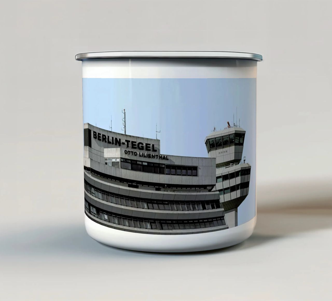 Tegel 2 tazza in smalto da Marc Schulthess