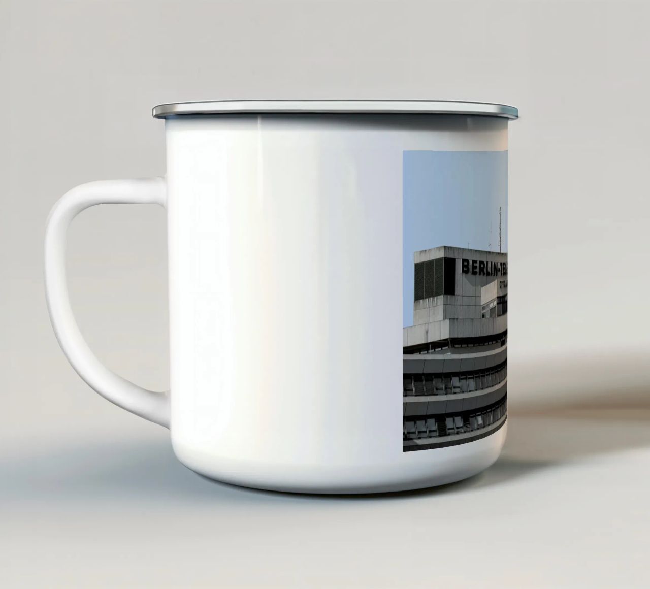 Tegel 2 tazza in smalto da Marc Schulthess