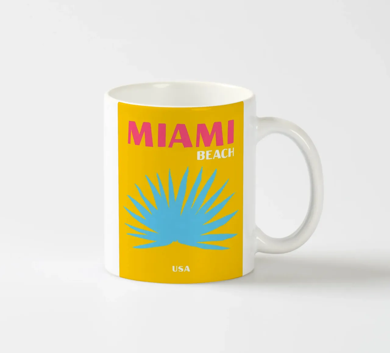 Miami Beach Vibes: Retro Palm, Pop Art Reisposter keramische mok van NorwesClub