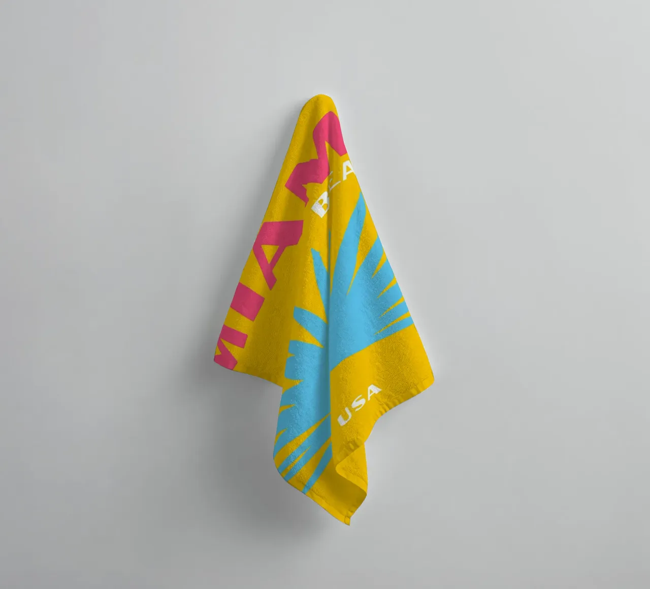 Miami Beach Vibes: Retro Palm, Pop Art Reisposter badhanddoek van NorwesClub