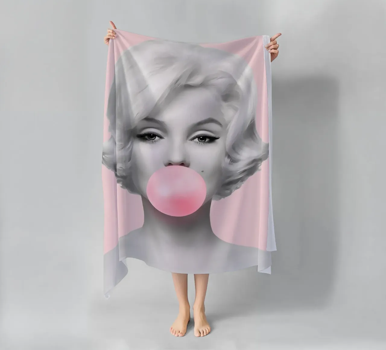 Marilyn Pop: Bubblegum Chic, Ritratto Iconico e Glamour Retrò telo mare da NorwesClub