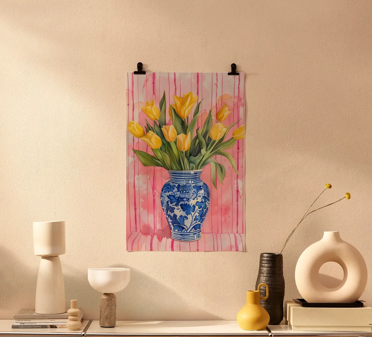Tulipani gialli: Natura morta floreale classica, arte rosa e blu poster con telaio in alluminio da NorwesClub