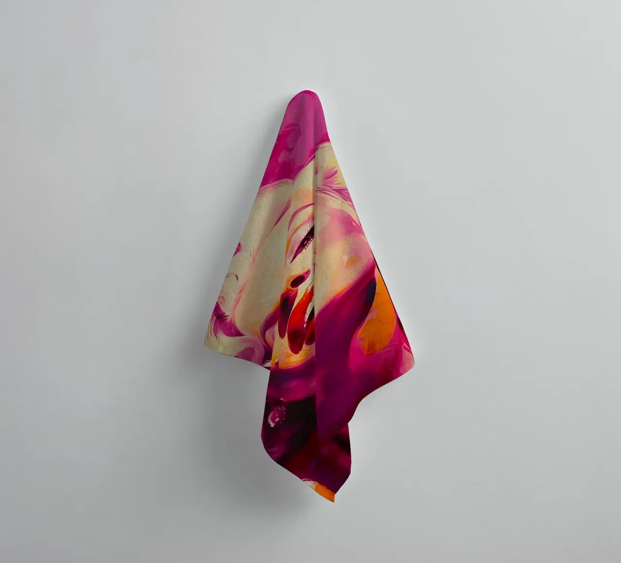 Marilyn Gloed: Expressieve Pop Art, Iconisch Portret & Roze Tint badhanddoek van NorwesClub