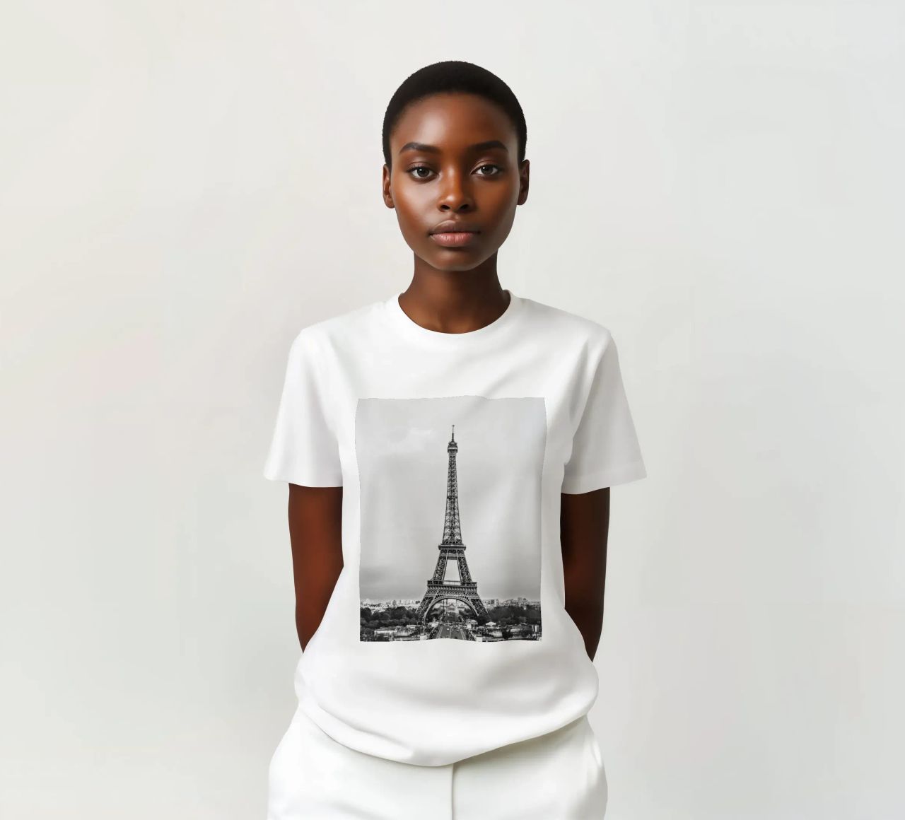 The Eiffel Tower: Still Standing, Still Stunning t-shirt da zenitt