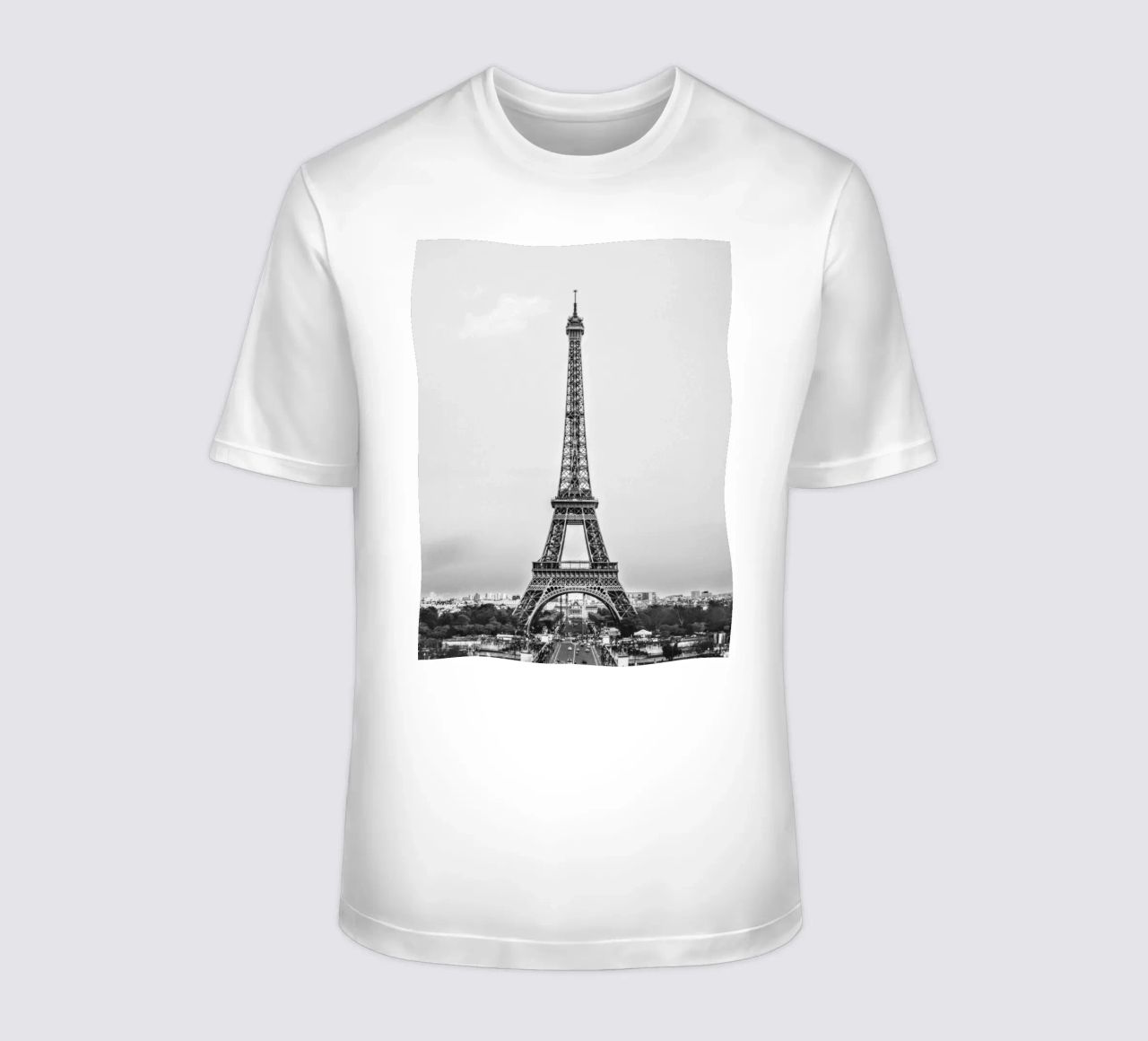 The Eiffel Tower: Still Standing, Still Stunning t-shirt da zenitt