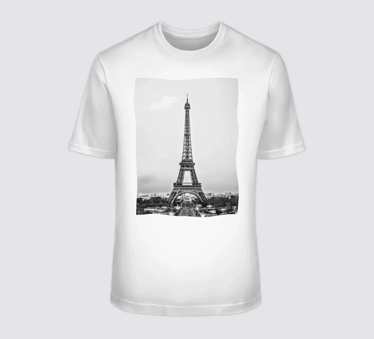 The Eiffel Tower: Still Standing, Still Stunning t-shirt da zenitt