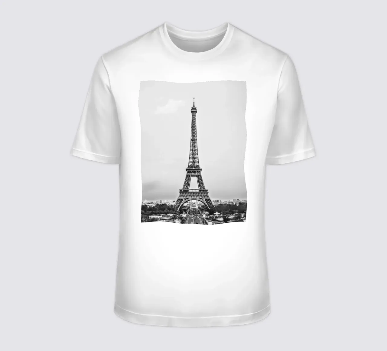 The Eiffel Tower: Still Standing, Still Stunning t-shirt da zenitt