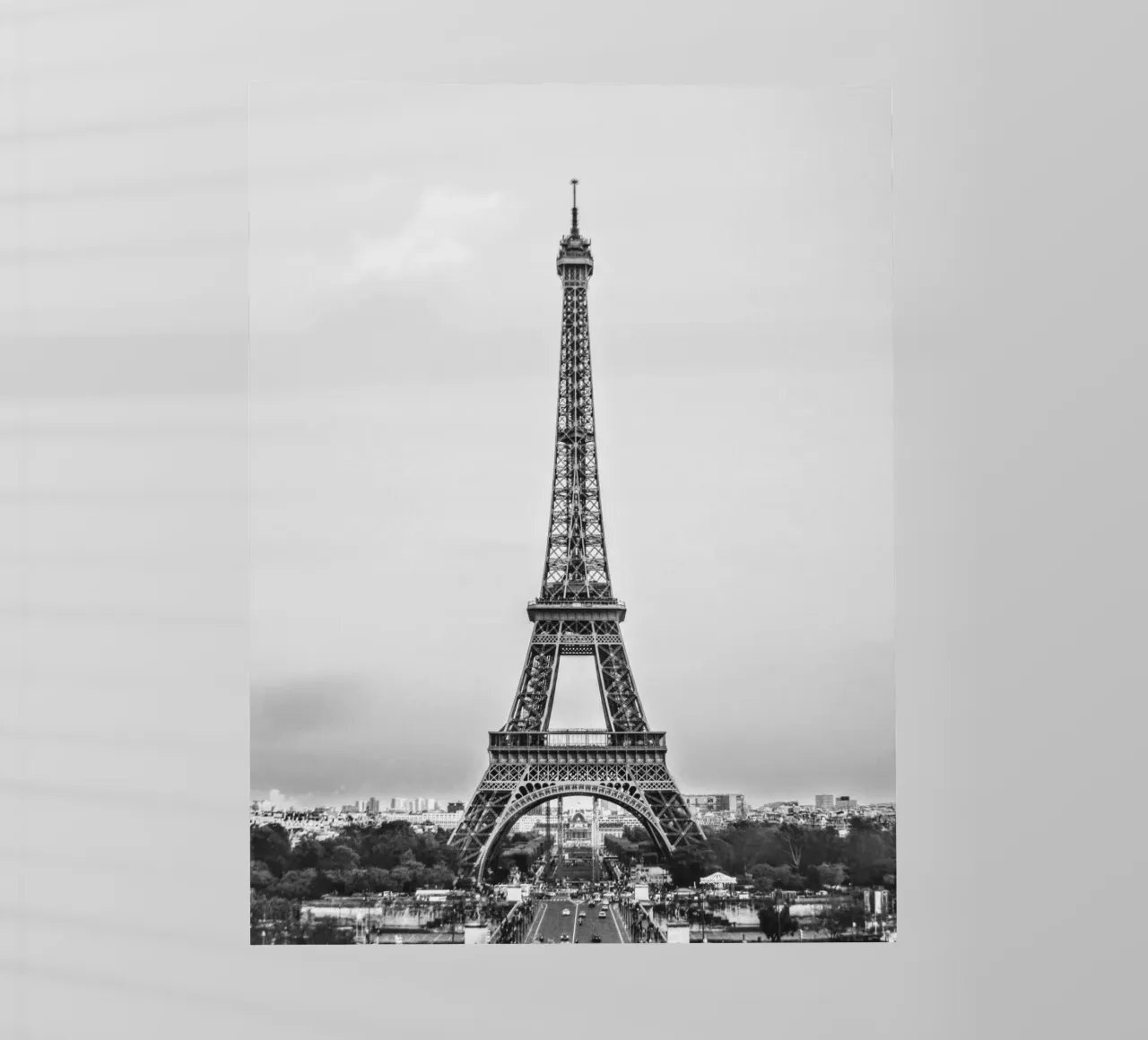 The Eiffel Tower: Still Standing, Still Stunning pellicola backlit da zenitt