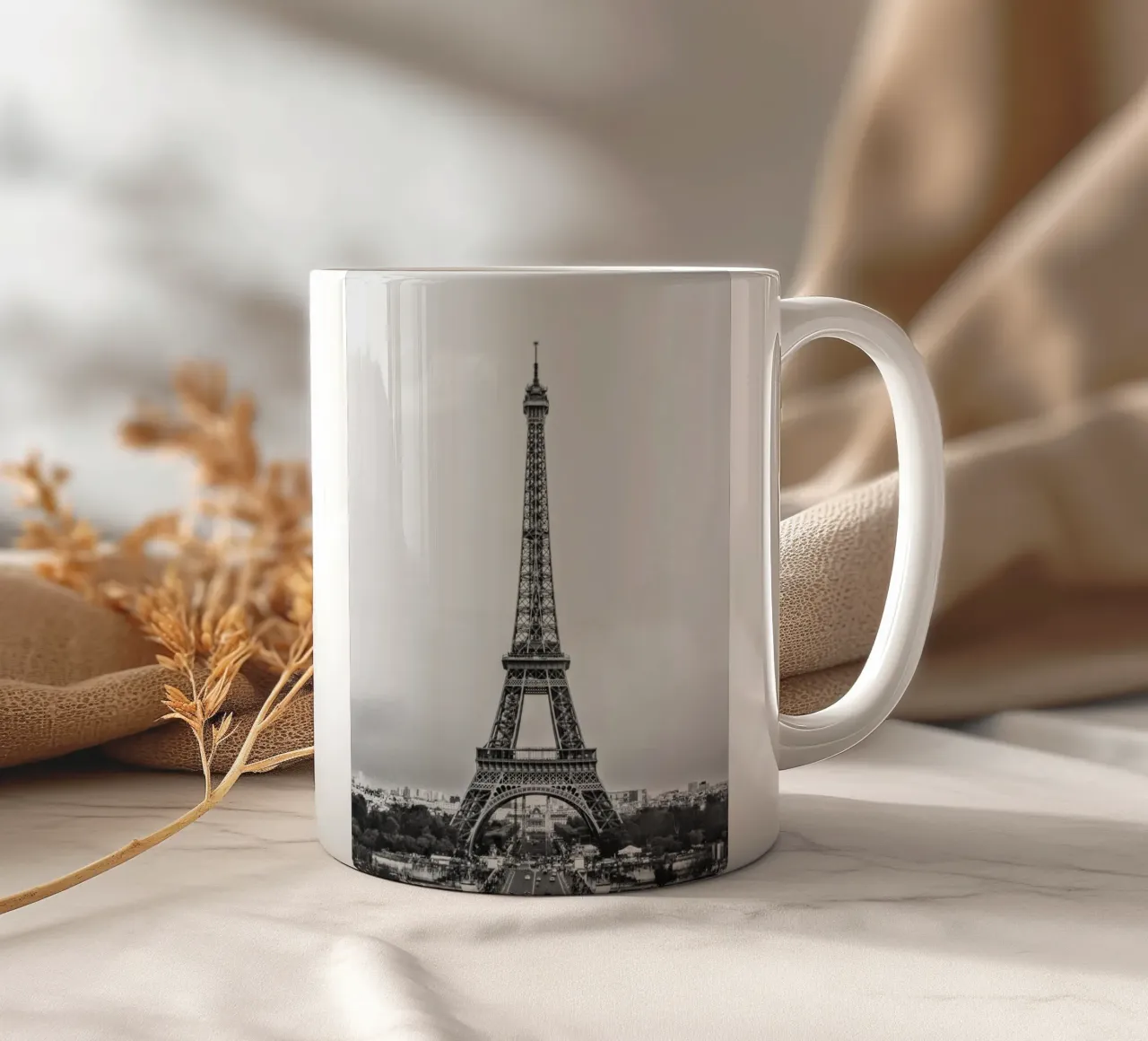 The Eiffel Tower: Still Standing, Still Stunning Keramik Tasse von zenitt