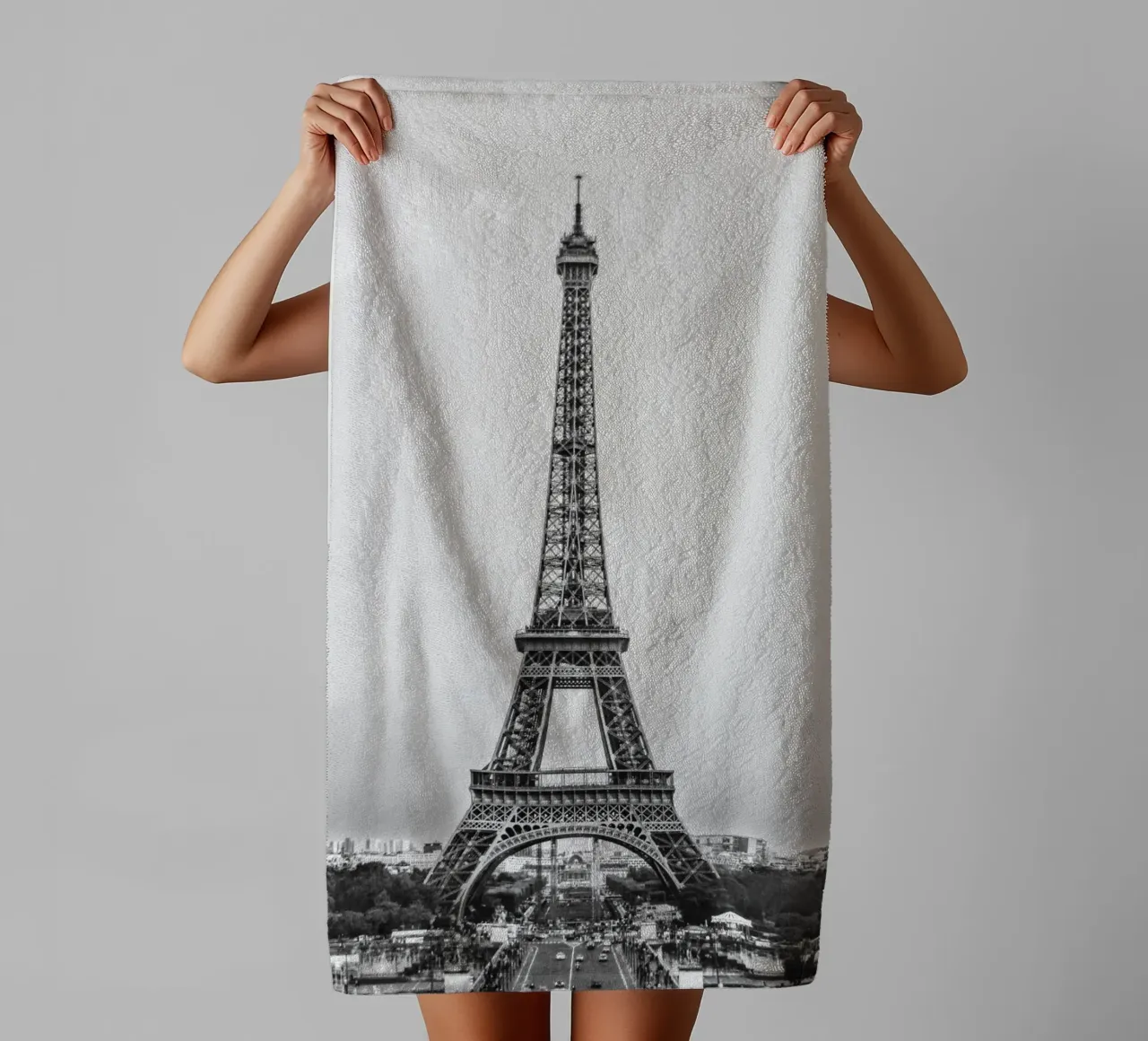 The Eiffel Tower: Still Standing, Still Stunning asciugamano da bagno da zenitt