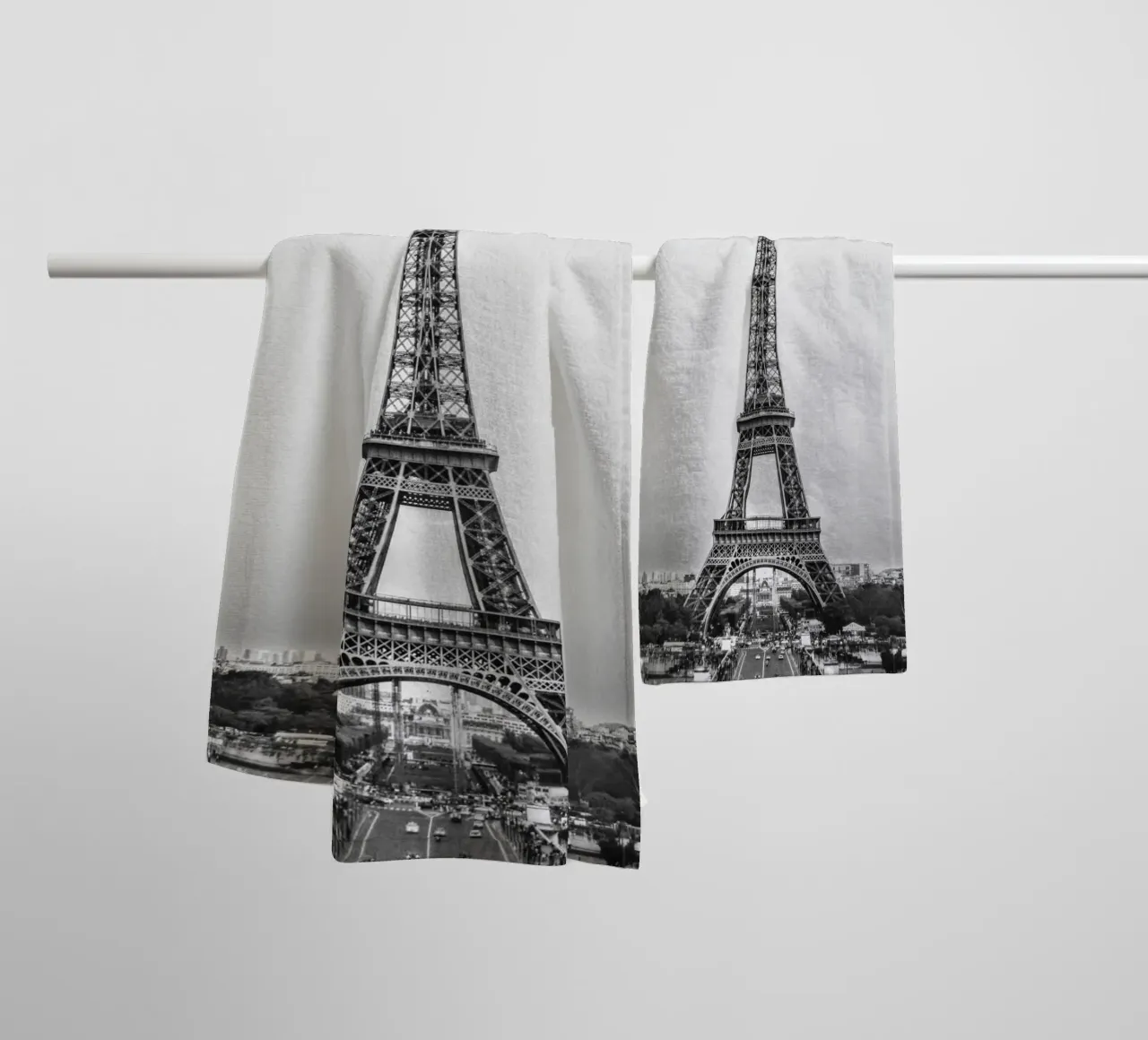 The Eiffel Tower: Still Standing, Still Stunning asciugamano da bagno da zenitt