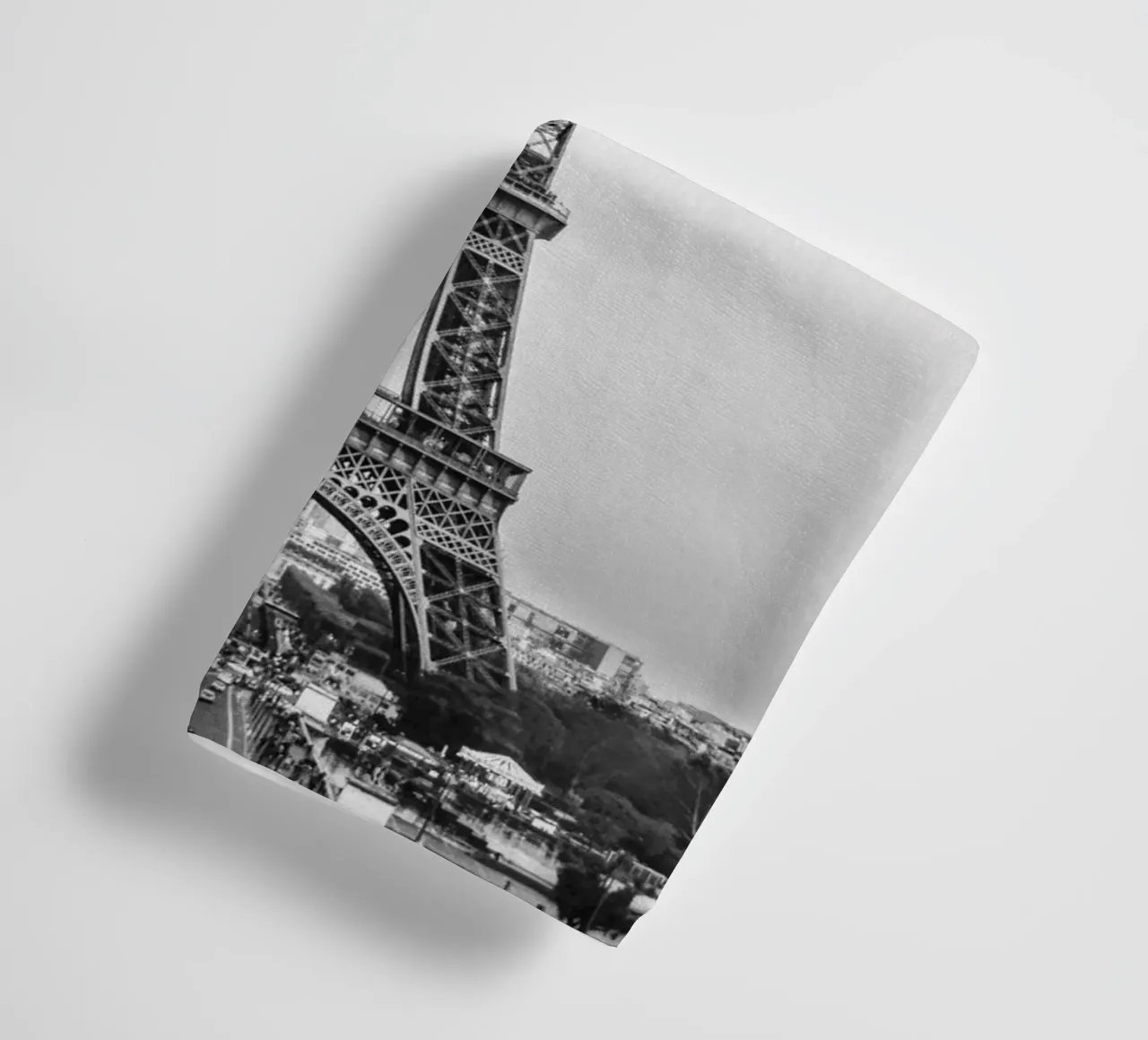 The Eiffel Tower: Still Standing, Still Stunning asciugamano da bagno da zenitt