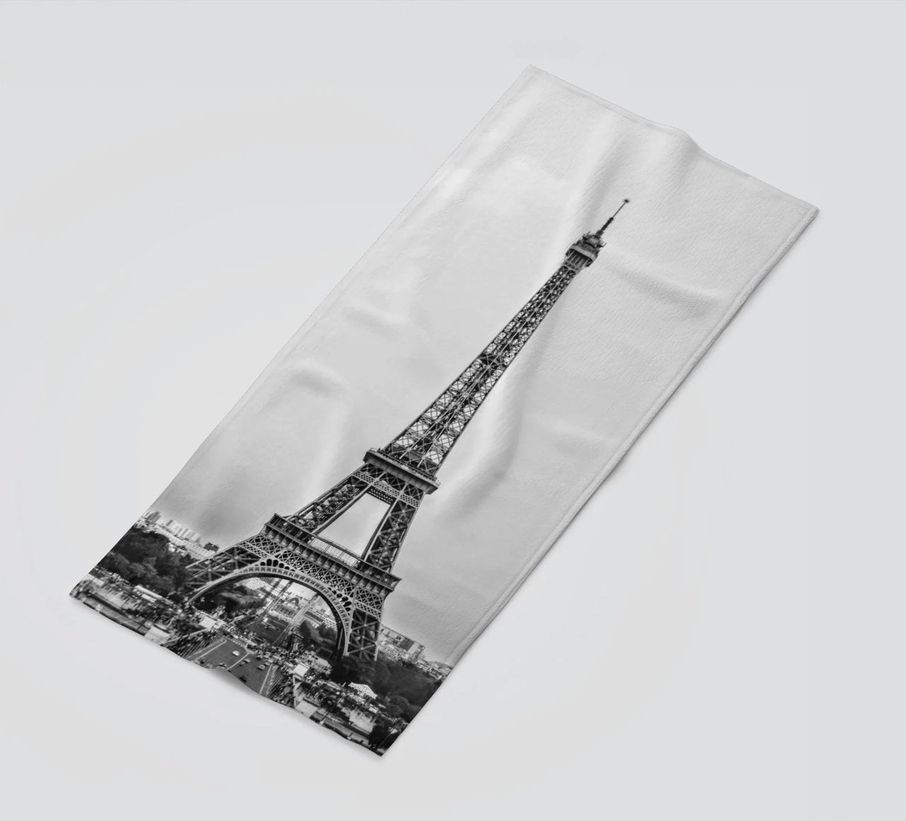 The Eiffel Tower: Still Standing, Still Stunning telo mare da zenitt