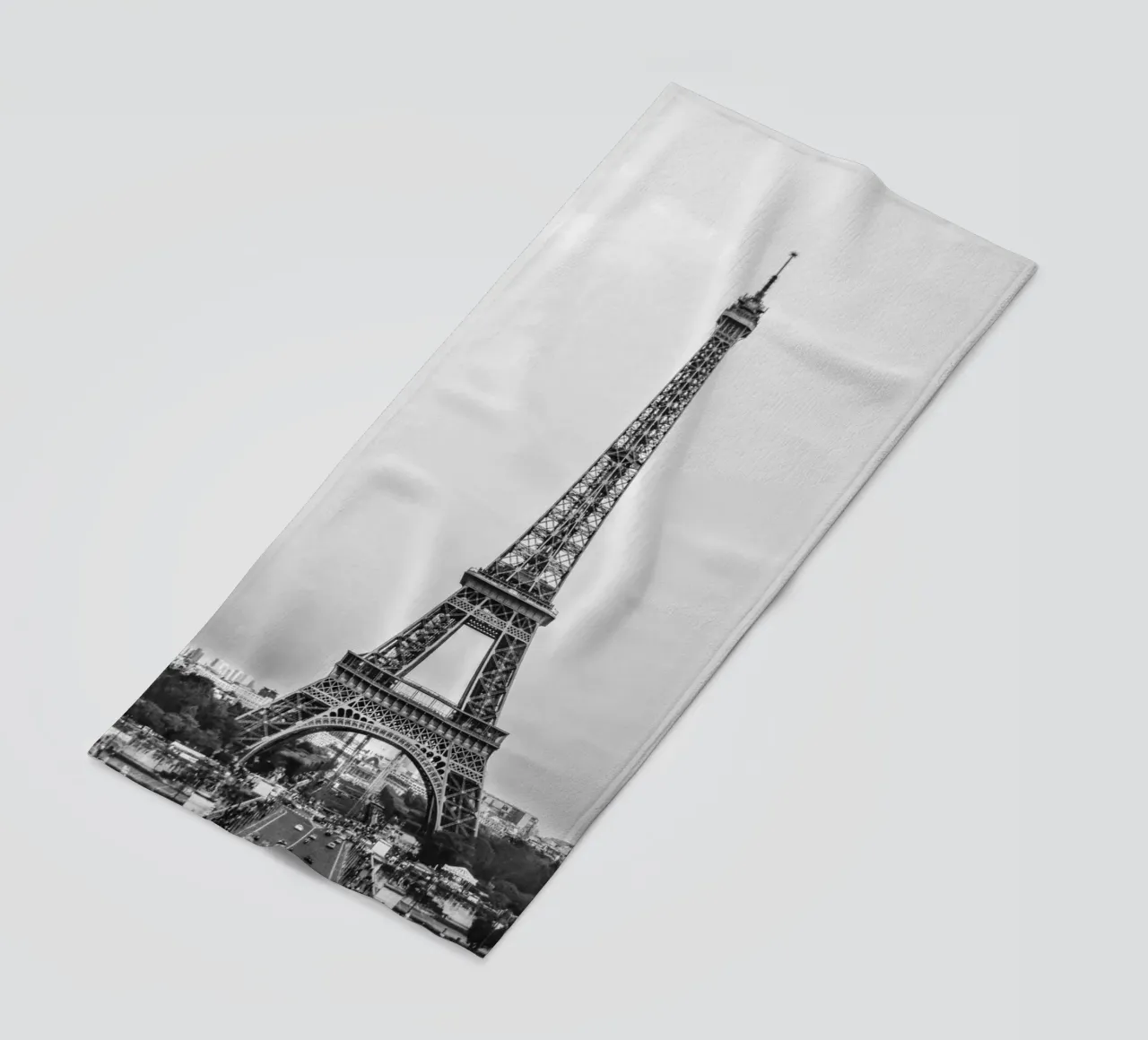 The Eiffel Tower: Still Standing, Still Stunning telo mare da zenitt
