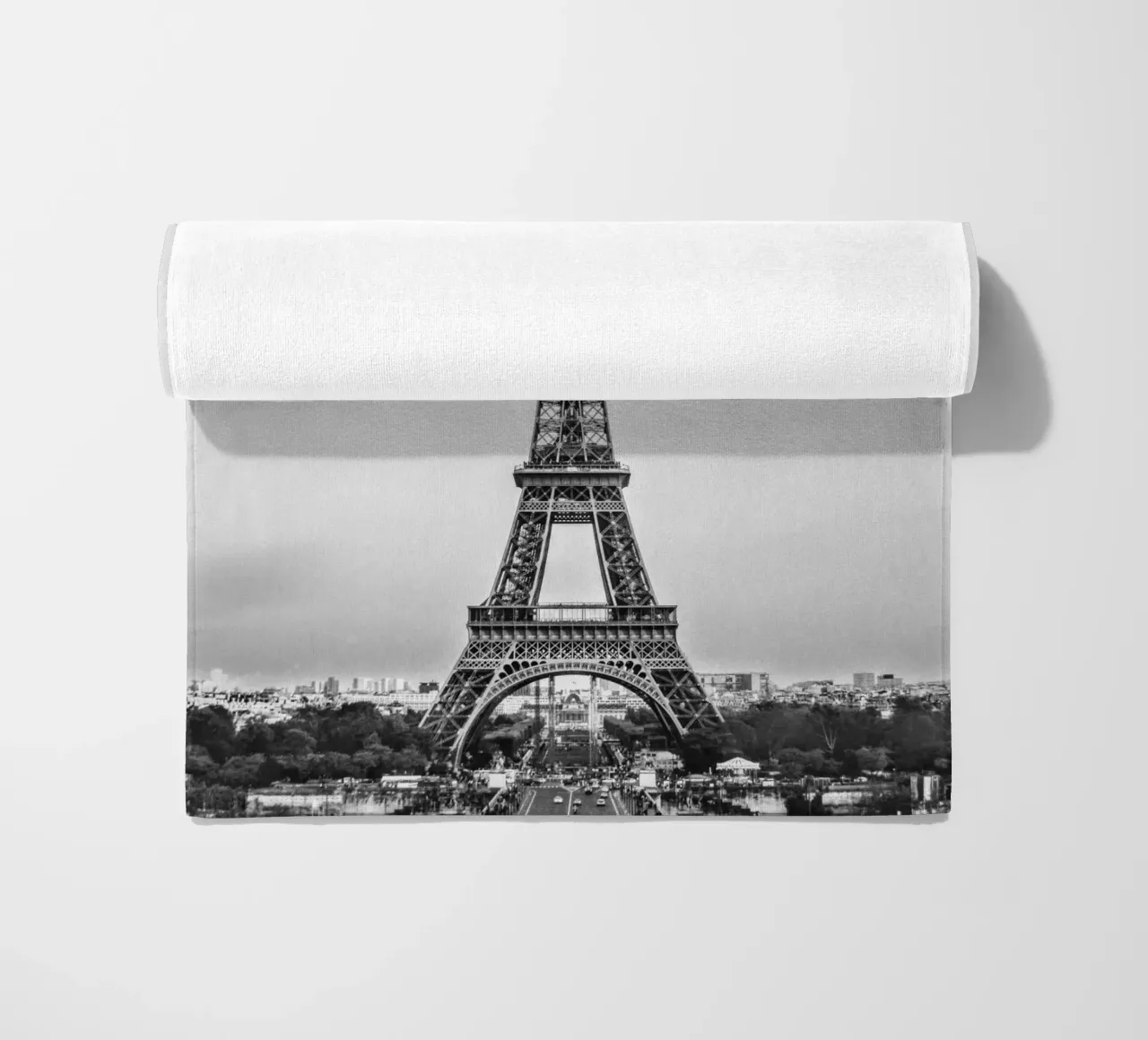 The Eiffel Tower: Still Standing, Still Stunning telo mare da zenitt