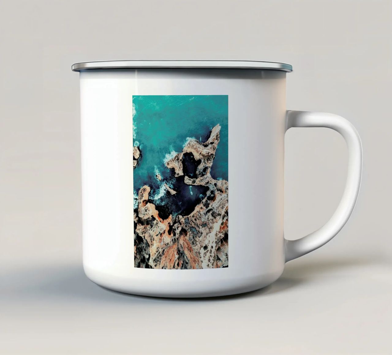 Wild Waves tazza in smalto da Sebastian Hilgetag