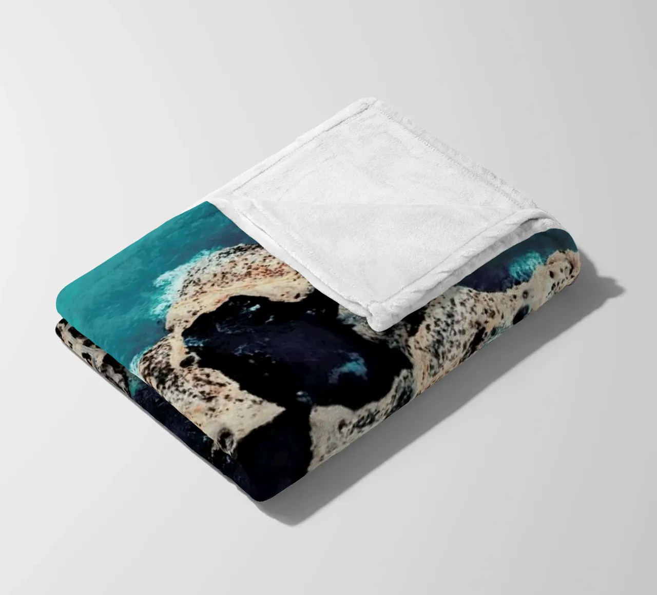Wild Waves fleece blanket by Sebastian Hilgetag