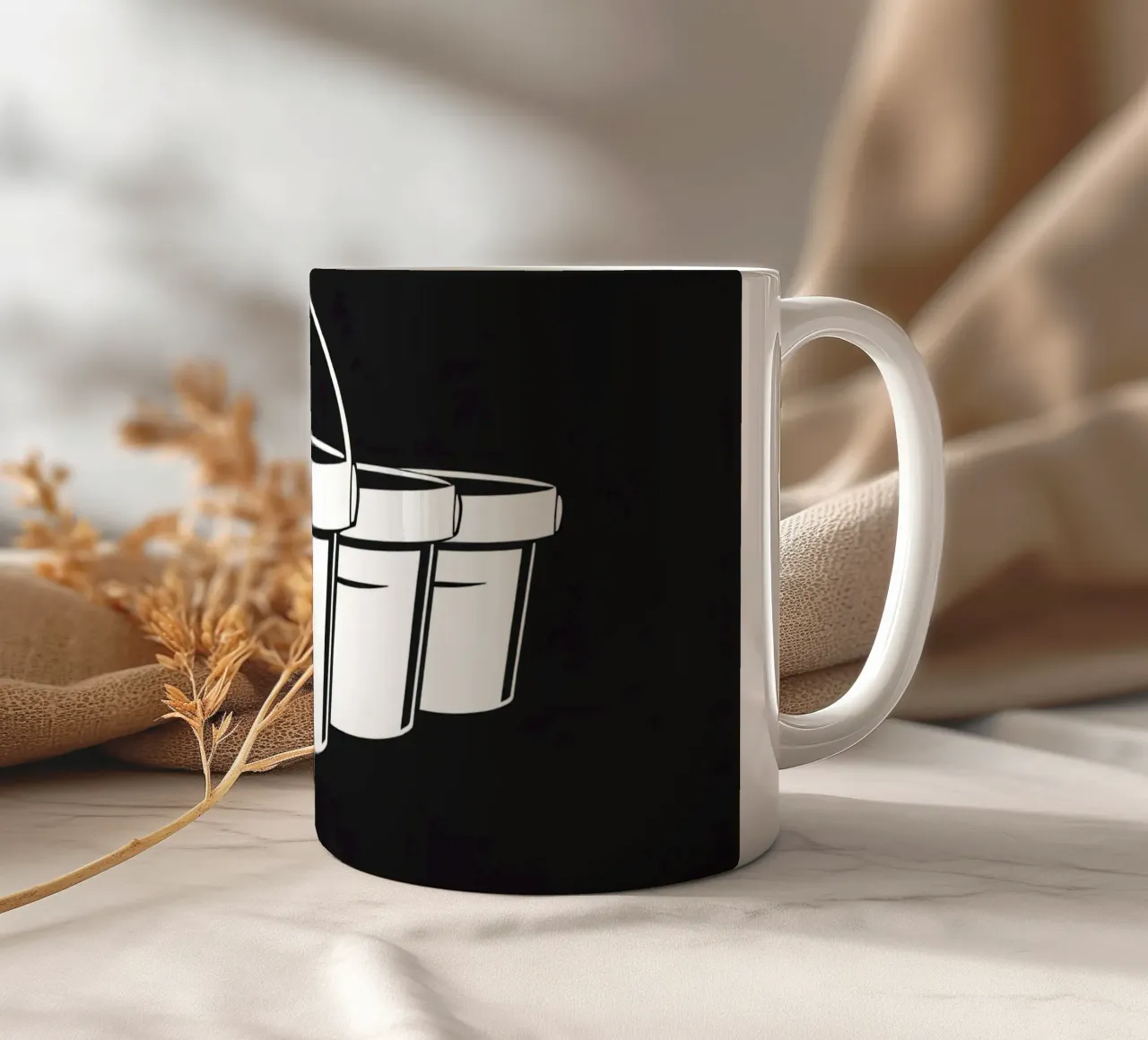 Cinque semplici secchi bianchi disposti in modo circolare tazza in ceramica da DesignDoodle