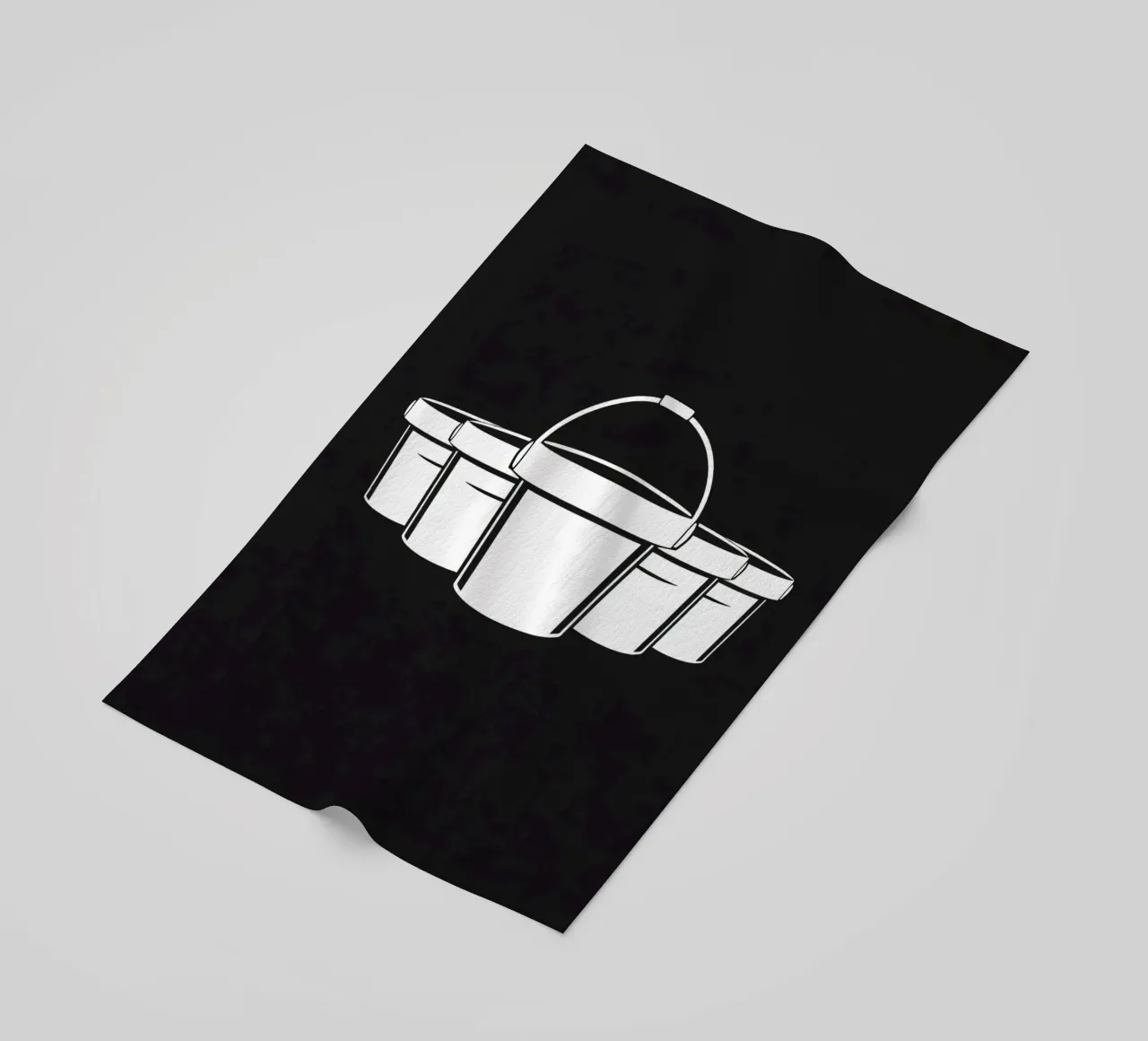 Cinque semplici secchi bianchi disposti in modo circolare telo mare da DesignDoodle
