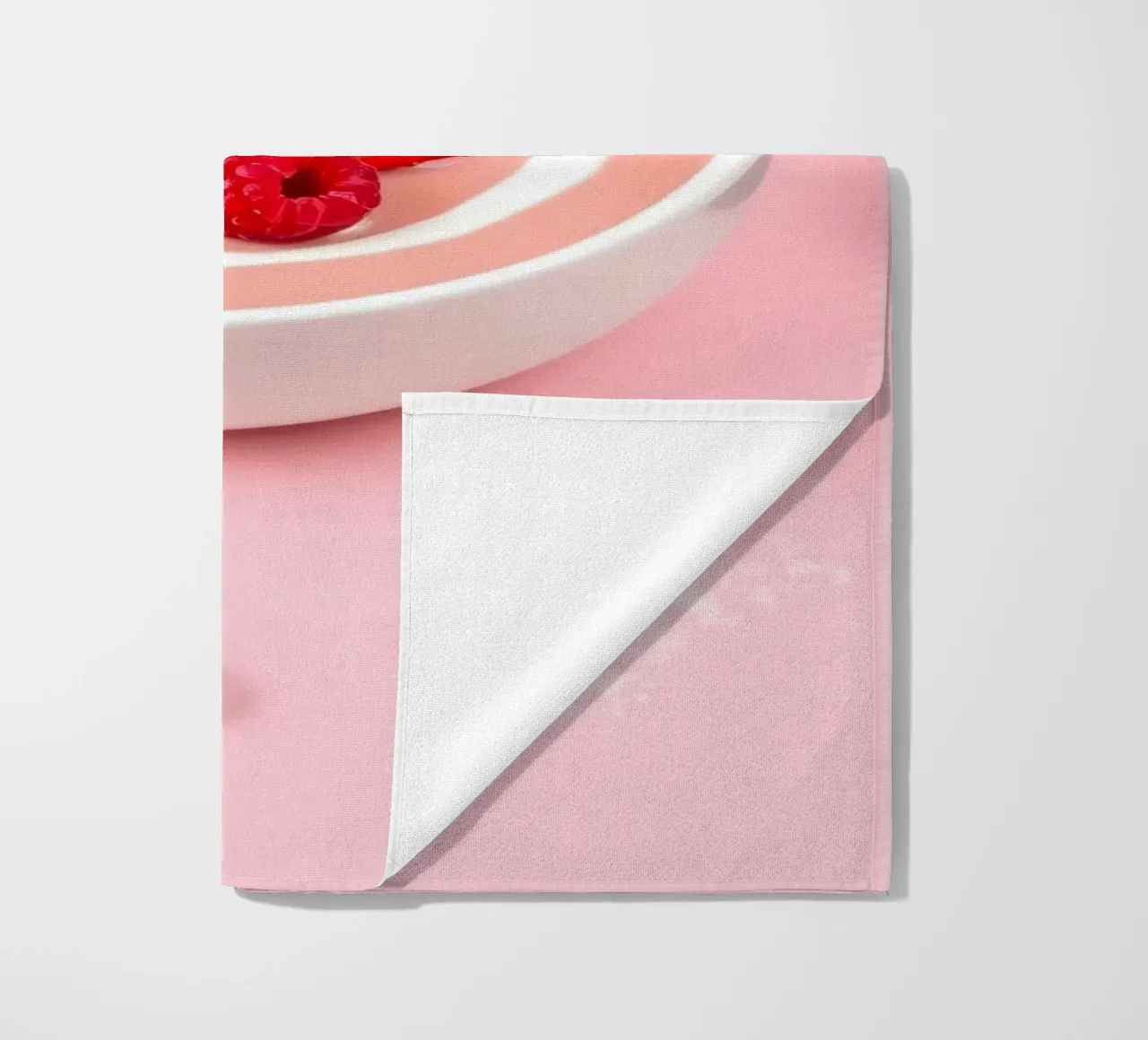 Deliziosa coppa di yogurt alla fragola guarnita di fresco telo mare da DesignDoodle