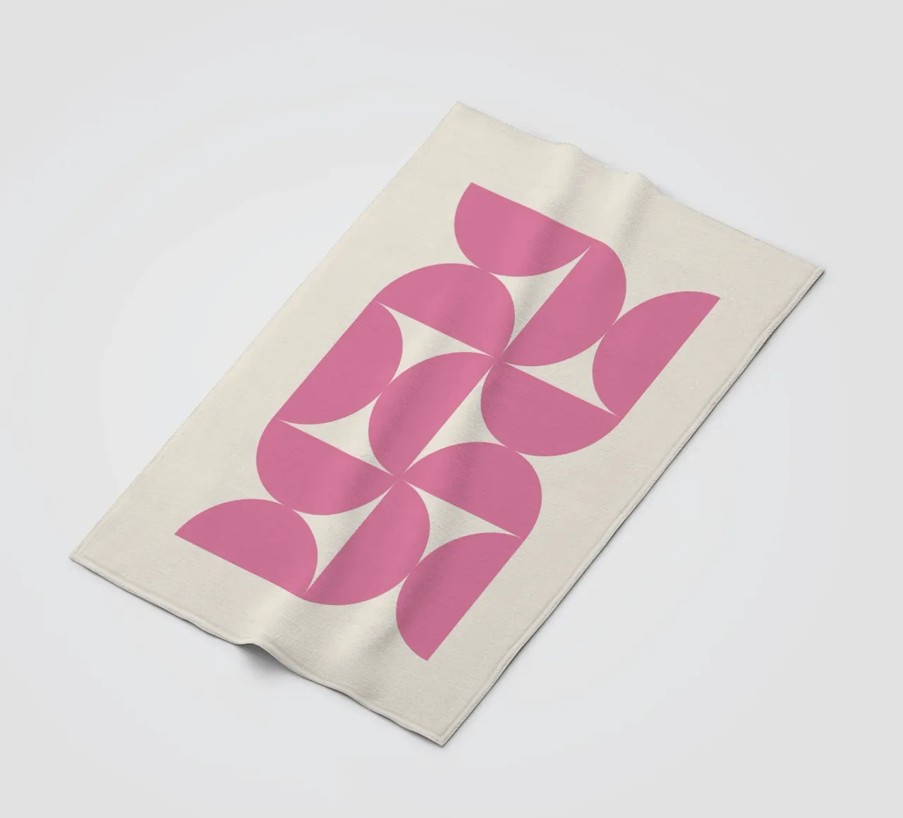 Bauhaus Rosa Halbkreise Muster Fleecedecke von Paigaam Studio