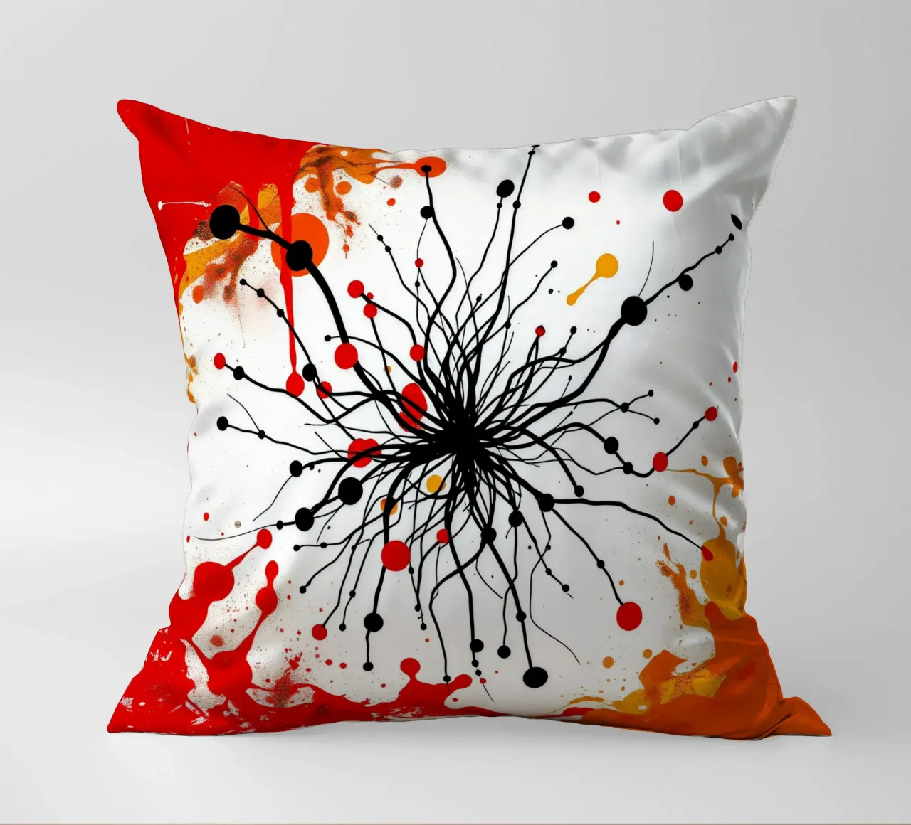 Arte astratta con linee nere e spruzzi colorati cuscino da DesignDoodle