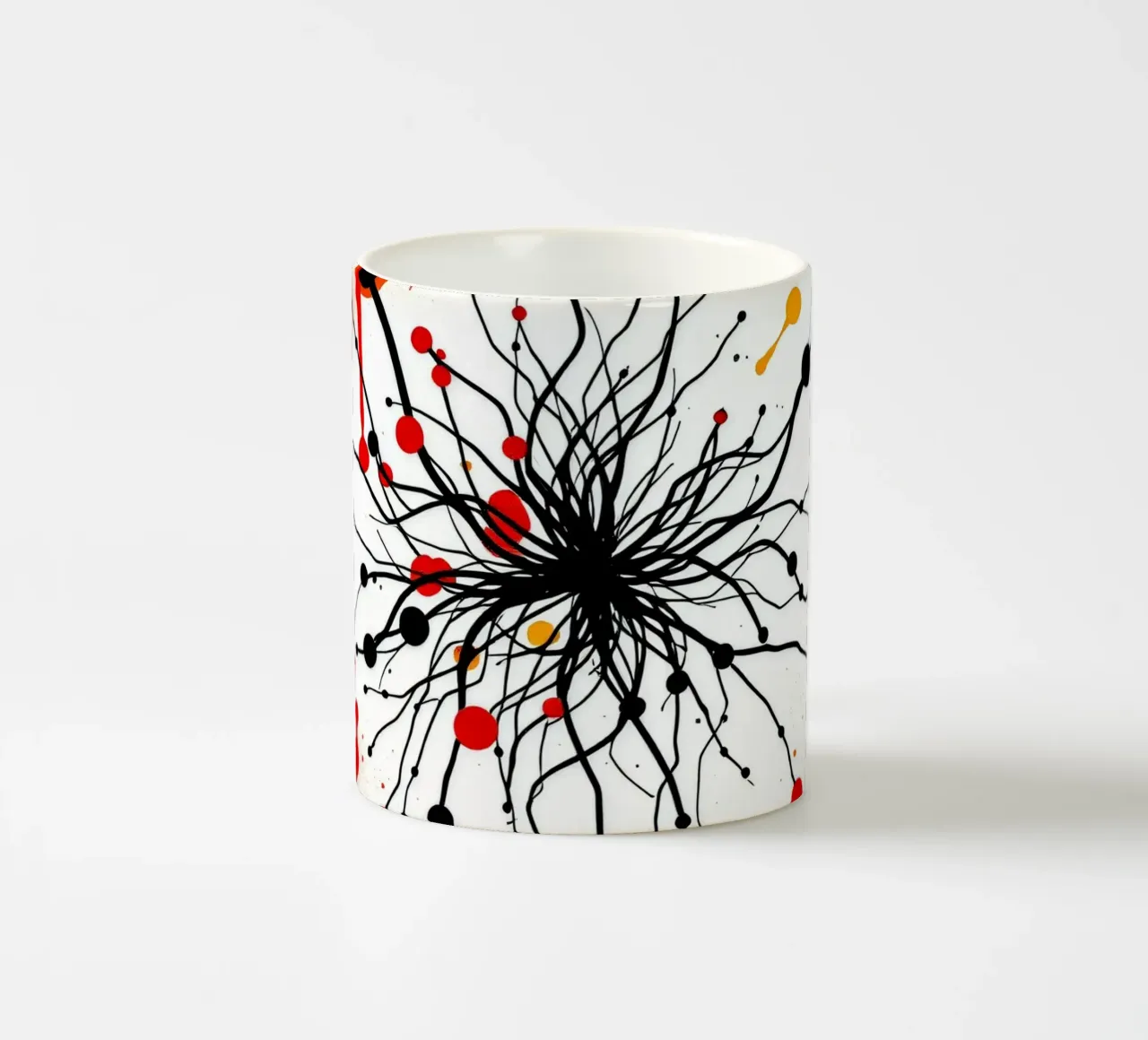 Arte astratta con linee nere e spruzzi colorati tazza in ceramica da DesignDoodle
