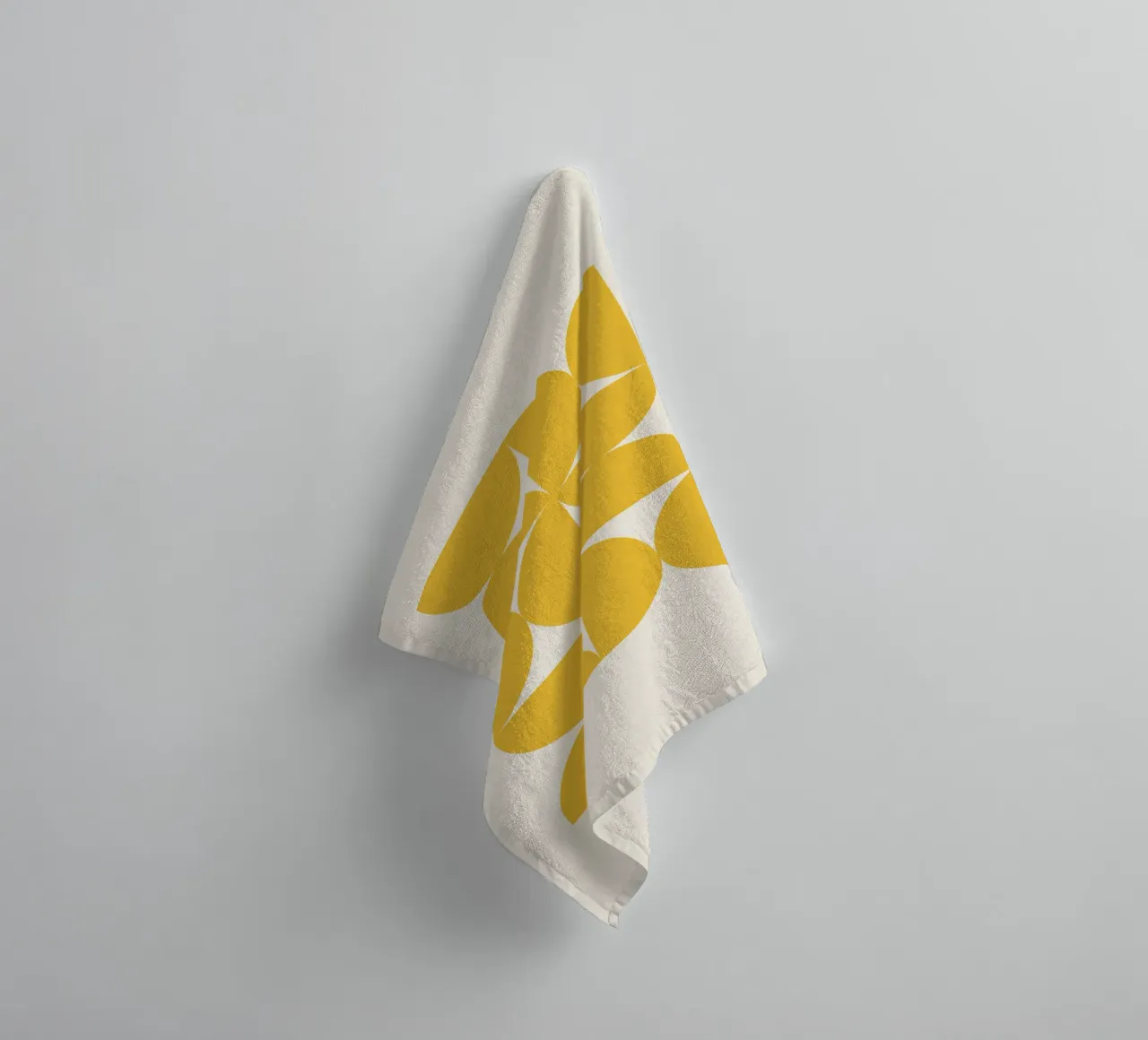 Motif Bauhaus jaune en demi-cercles serviette de bain de Paigaam Studio