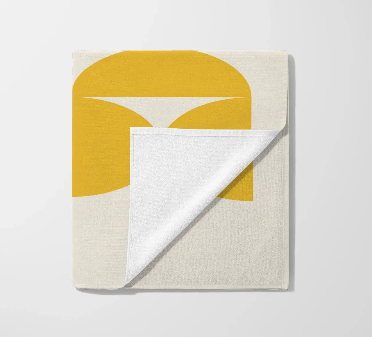 Motif Bauhaus jaune en demi-cercles serviette de plage de Paigaam Studio
