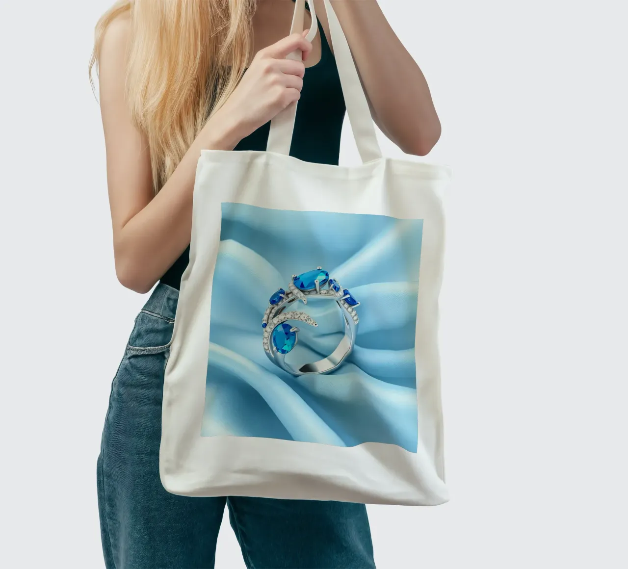 Elegante anello con gemma blu esposto in morbido tessuto di seta blu borsa in juta da DesignDoodle