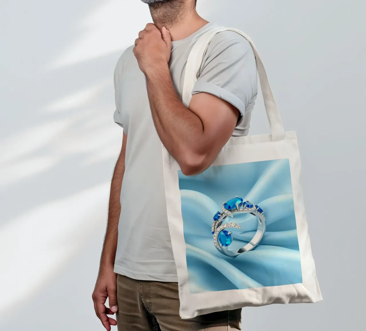 Elegante anello con gemma blu esposto in morbido tessuto di seta blu borsa in juta da DesignDoodle