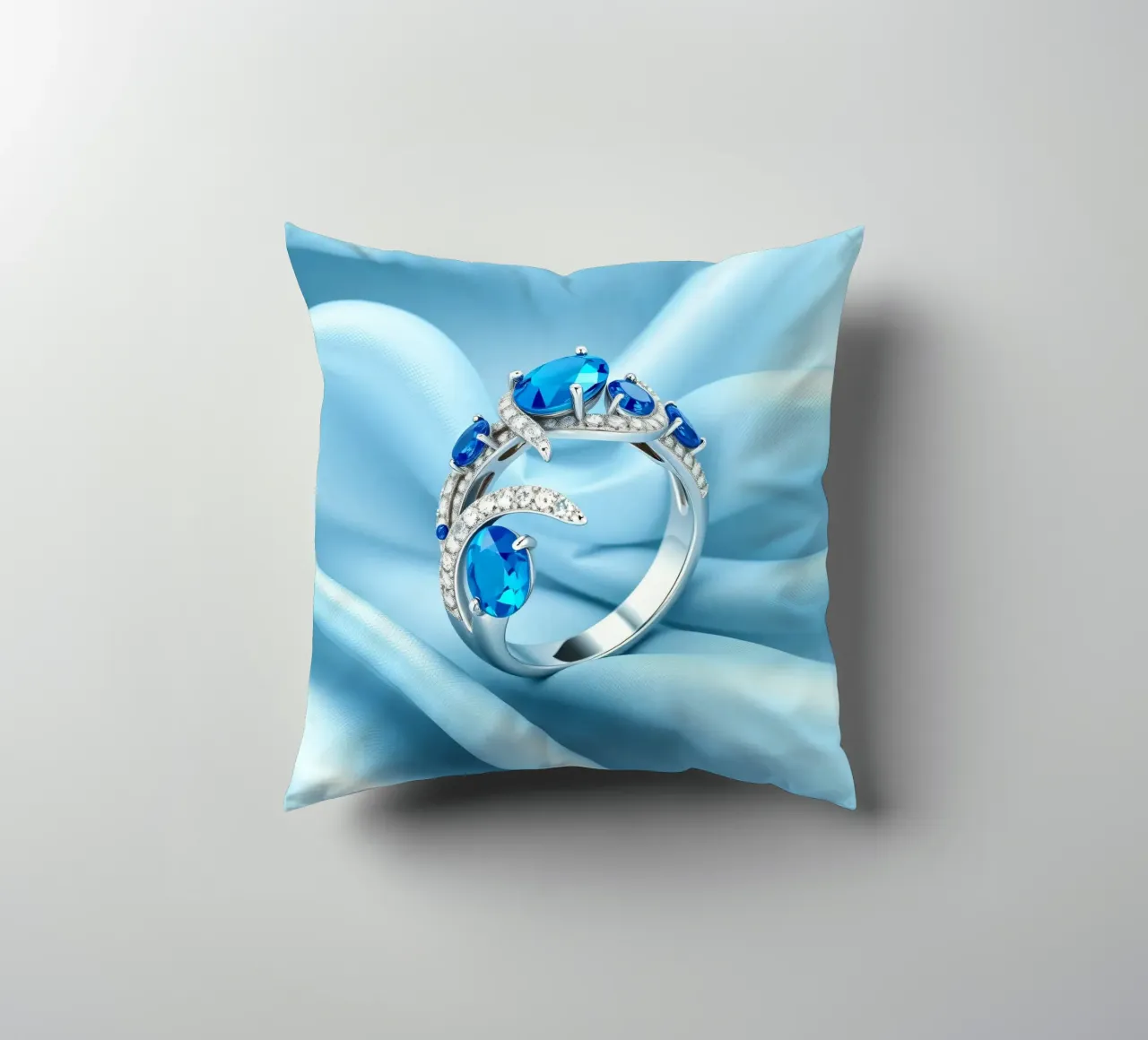 Elegante anello con gemma blu esposto in morbido tessuto di seta blu cuscino da DesignDoodle
