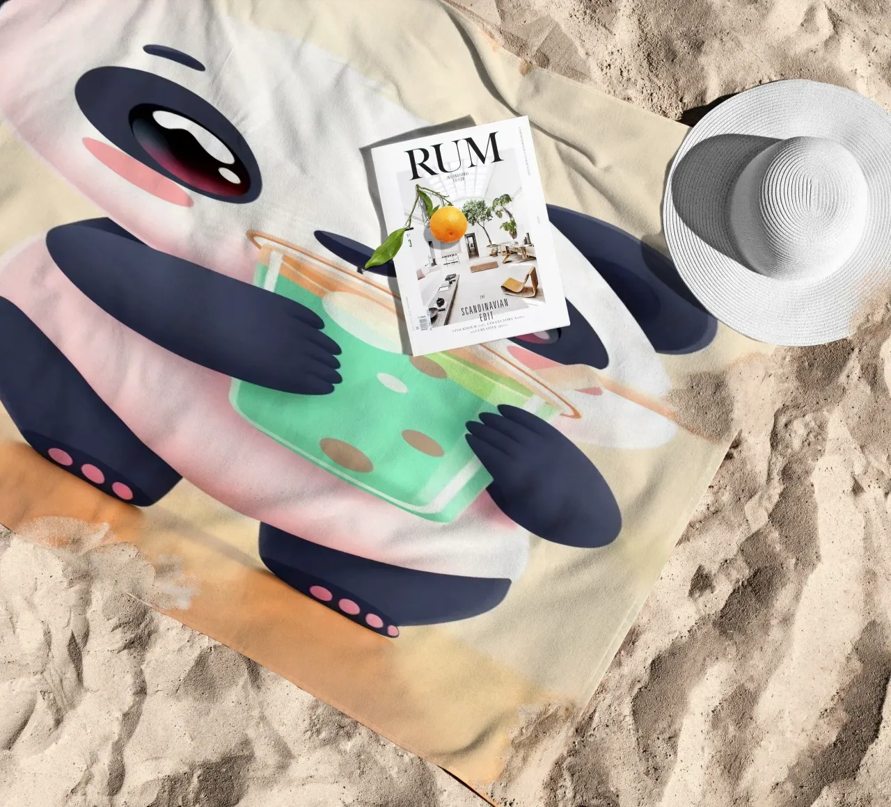 Simpatico personaggio di panda che si gode una bevanda colorata telo mare da DesignDoodle