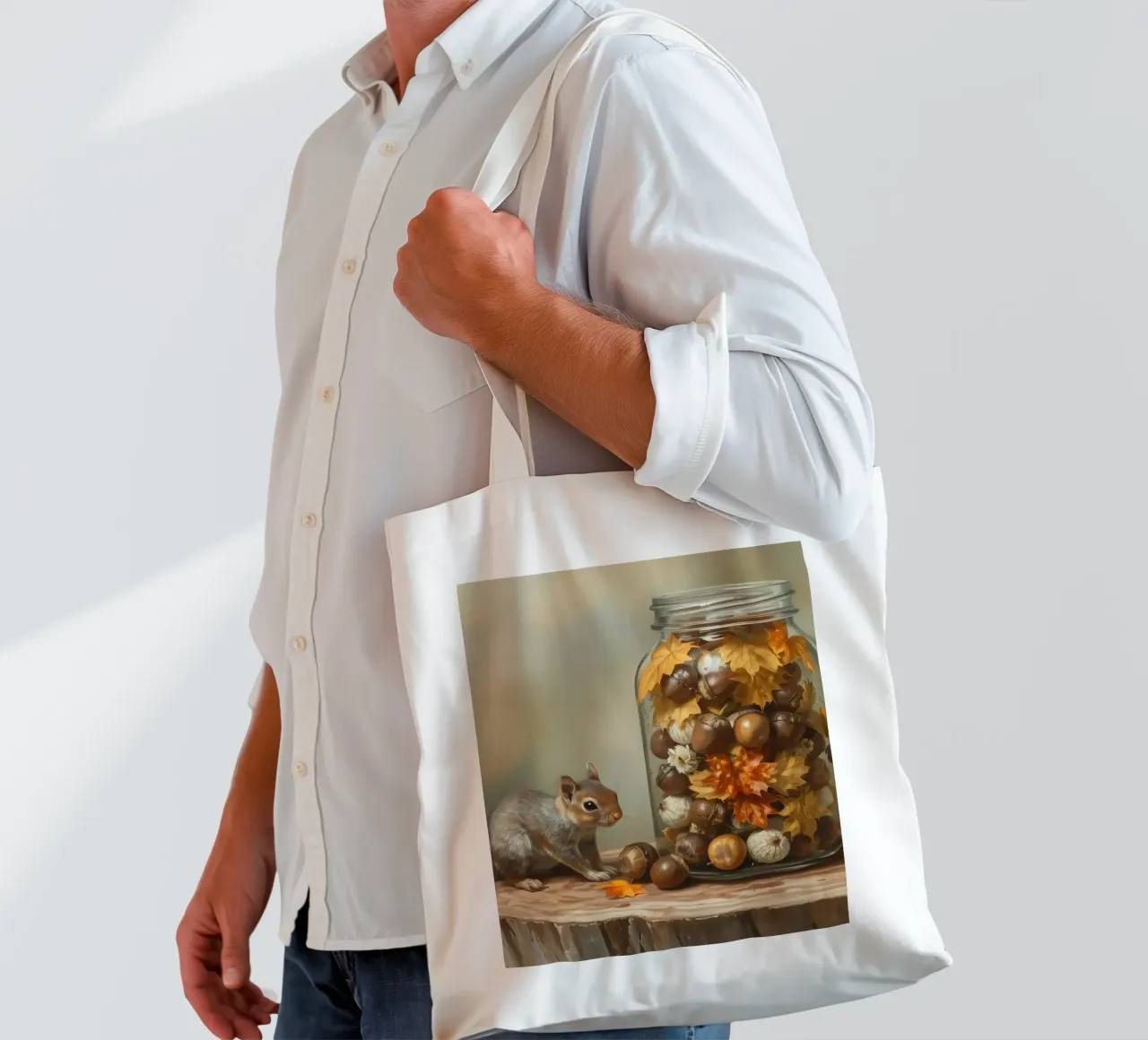 Scoiattoli che raccolgono ghiande e foglie colorate in un barattolo borsa in juta da DesignDoodle