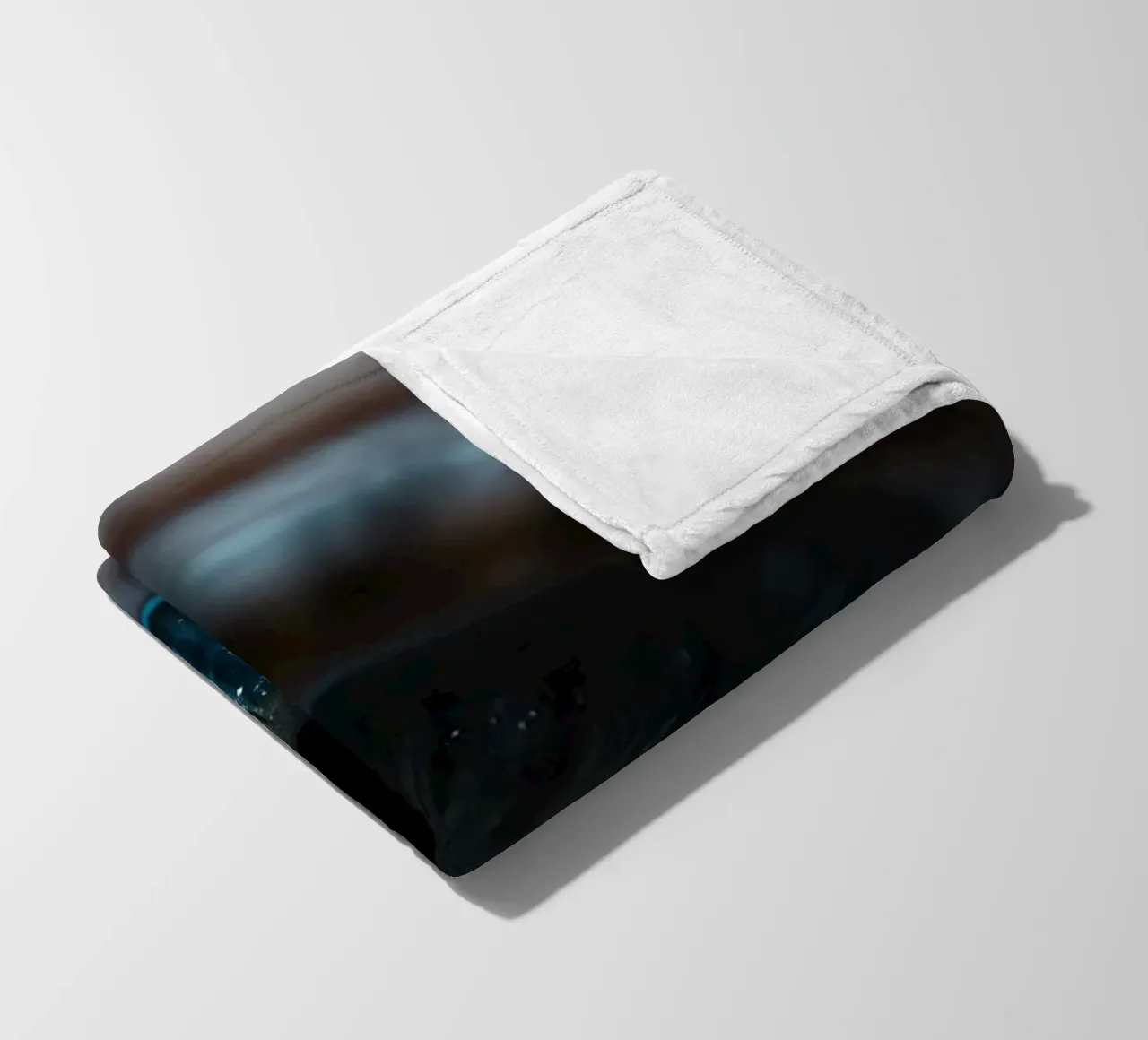 Vue rapprochée d'un œil bleu mettant en évidence des détails complexes plaid polaire de DesignDoodle