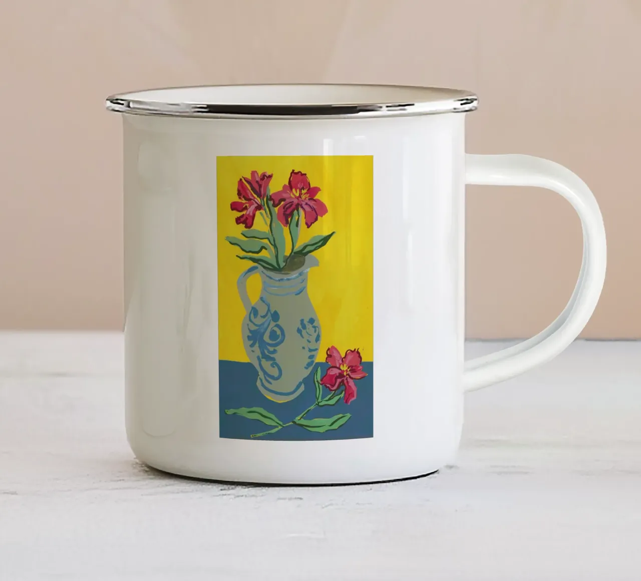 Flowers In A Jug tazza in smalto da Sonia Brittain