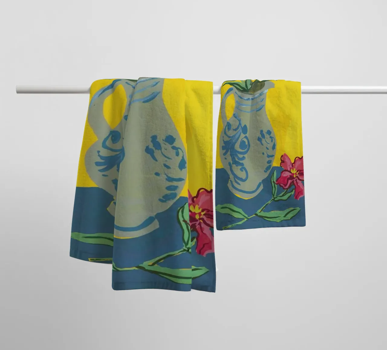 Flowers In A Jug asciugamano da bagno da Sonia Brittain