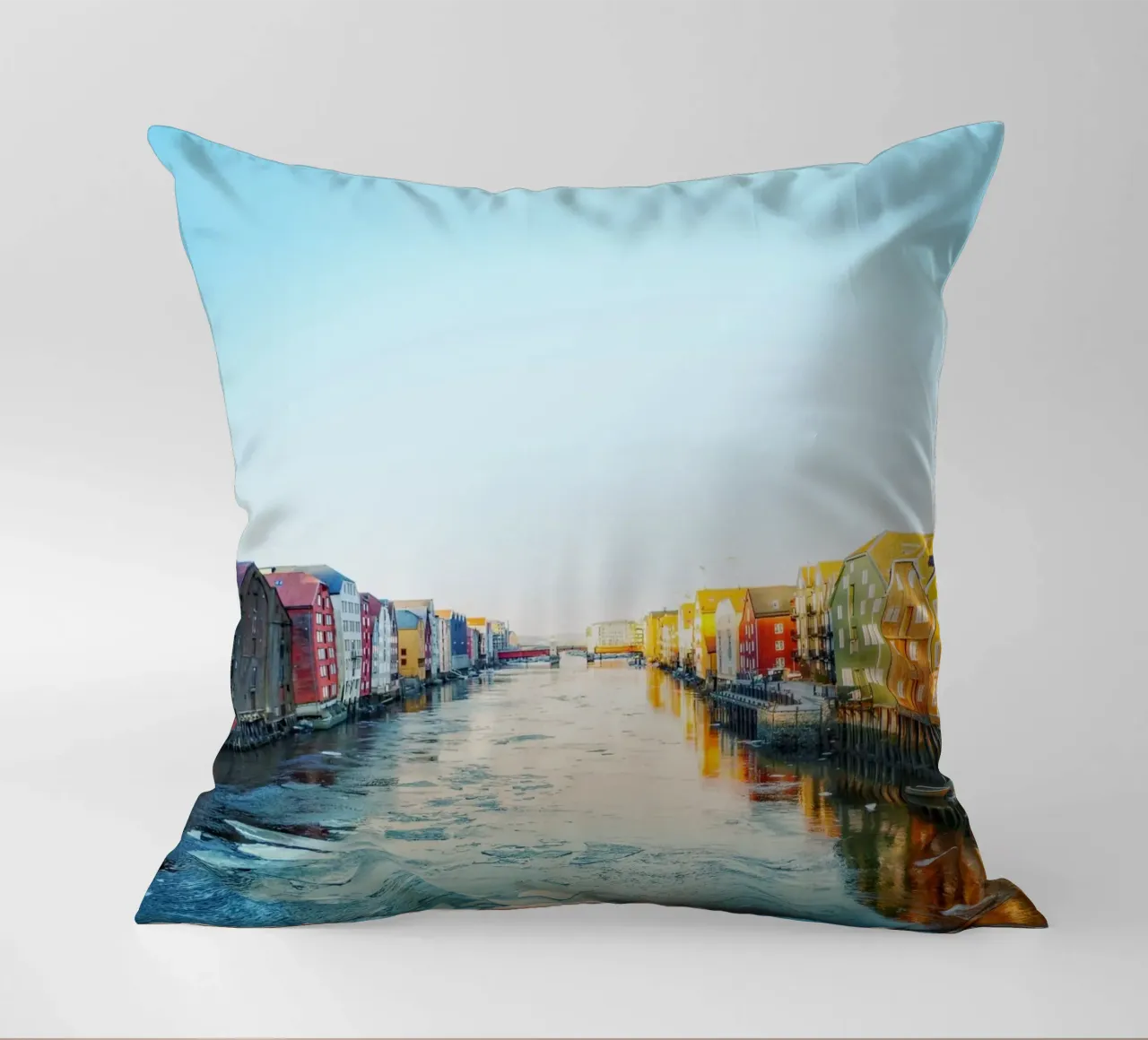Nordic #01: Where Colors Meet the Cold - Trondheim cuscino da zenitt