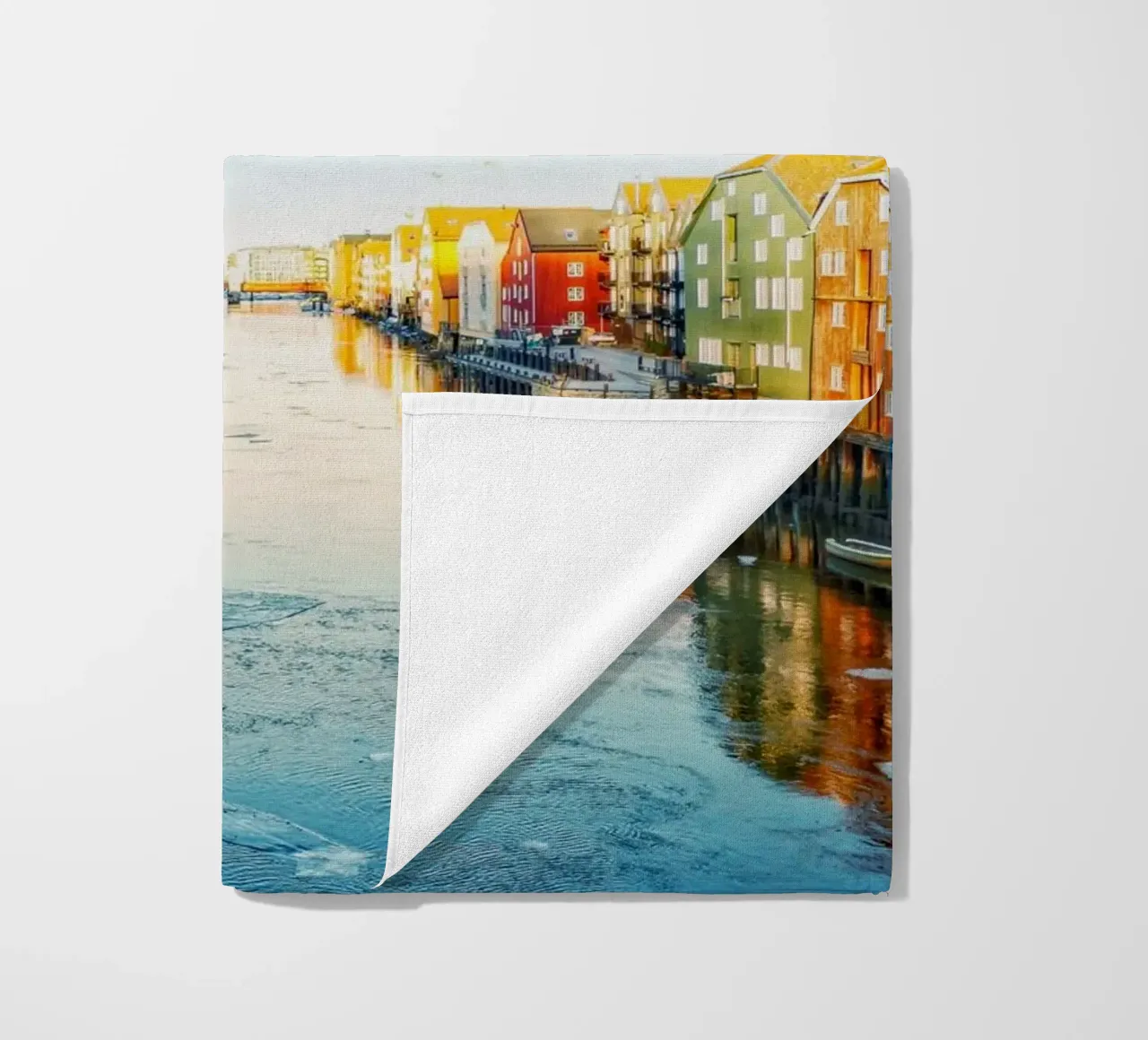 Nordic #01: Where Colors Meet the Cold - Trondheim telo mare da zenitt
