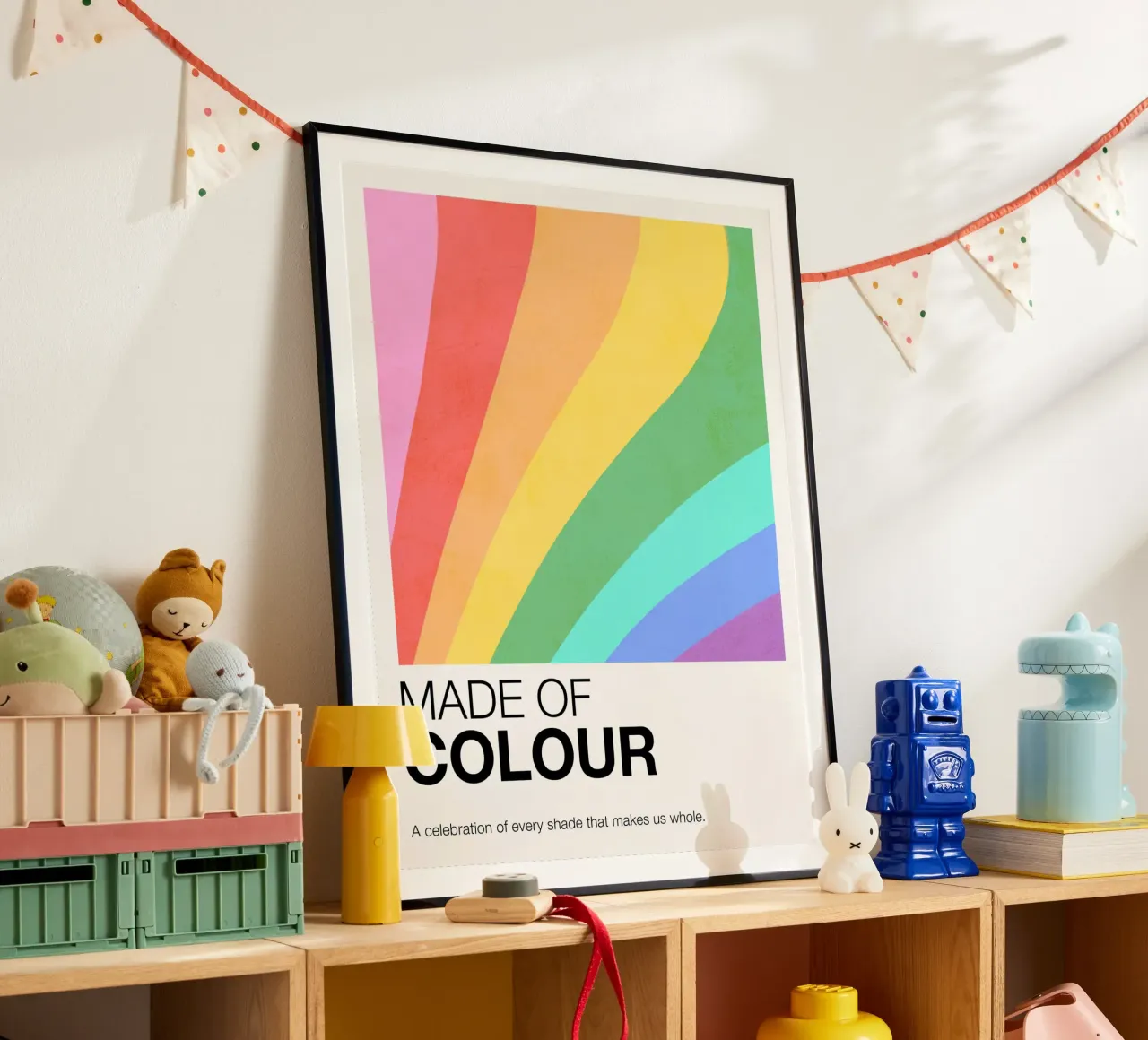 MADE OF COLOUR - Pride Swatch Rainbow Art Print poster con marco de plástico de Dominique Vari