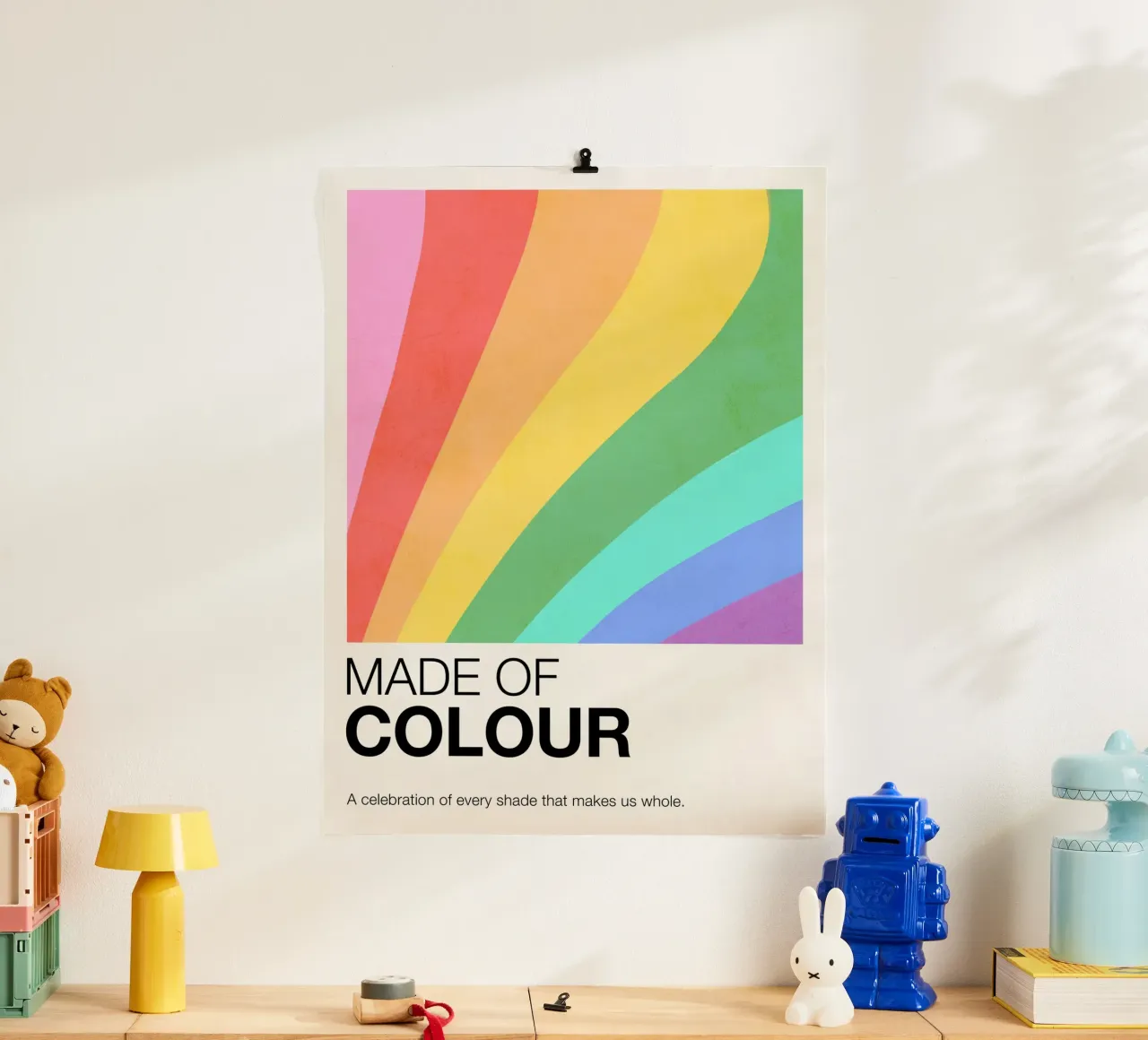 MADE OF COLOUR - Pride Swatch Rainbow Art Print poster con marco de plástico de Dominique Vari